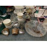 A MIXED LOT TO INCLUDE BARREL SHAPED WOODEN SALTS WITH SHOVEL SPOON, GLASS AND EPNS TABLE LIGHTER,