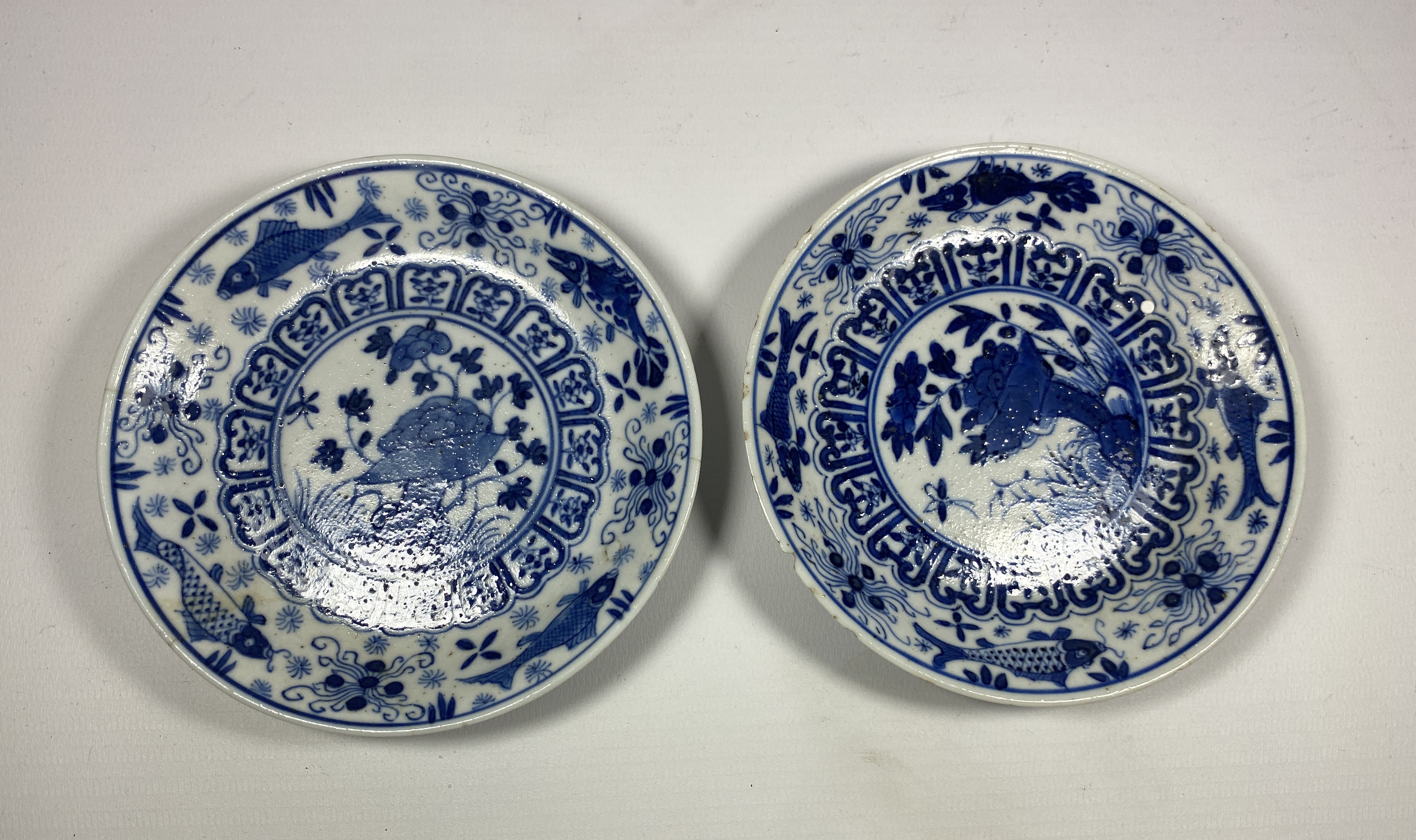 A PAIR OF EARLY 18TH CENTURY, POSSIBLY KANGXI PERIOD (1661-1722), CHINESE PORCELAIN BLUE & WHITE