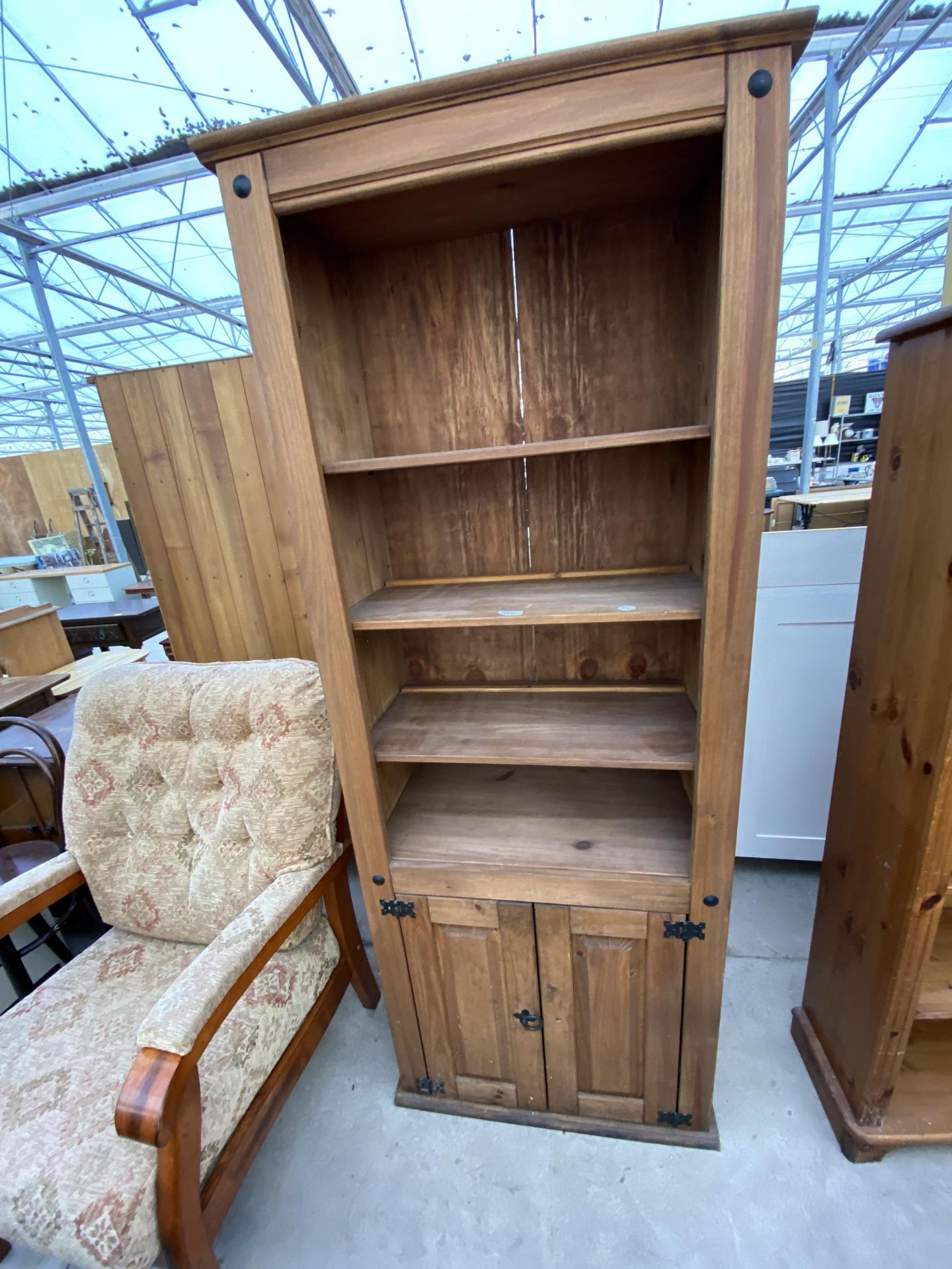 A MODERN MEXICAN PINE OPEN BOOKCASE WITH CUPBOARD TO THE BASE, 28" WIDE