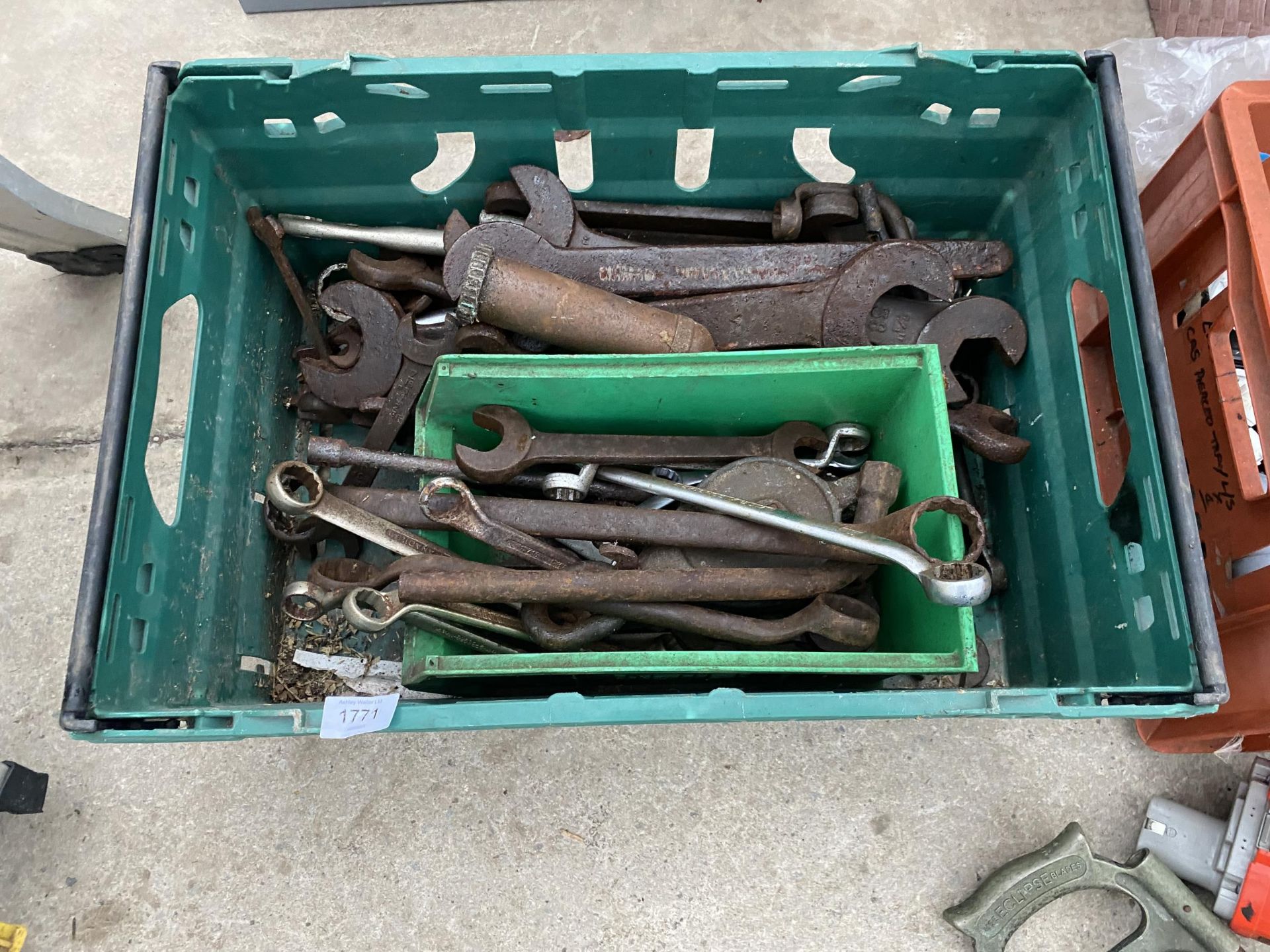 A LARGE ASSORTMENT OF VINTAGE HEAVY DUTY SPANNERS