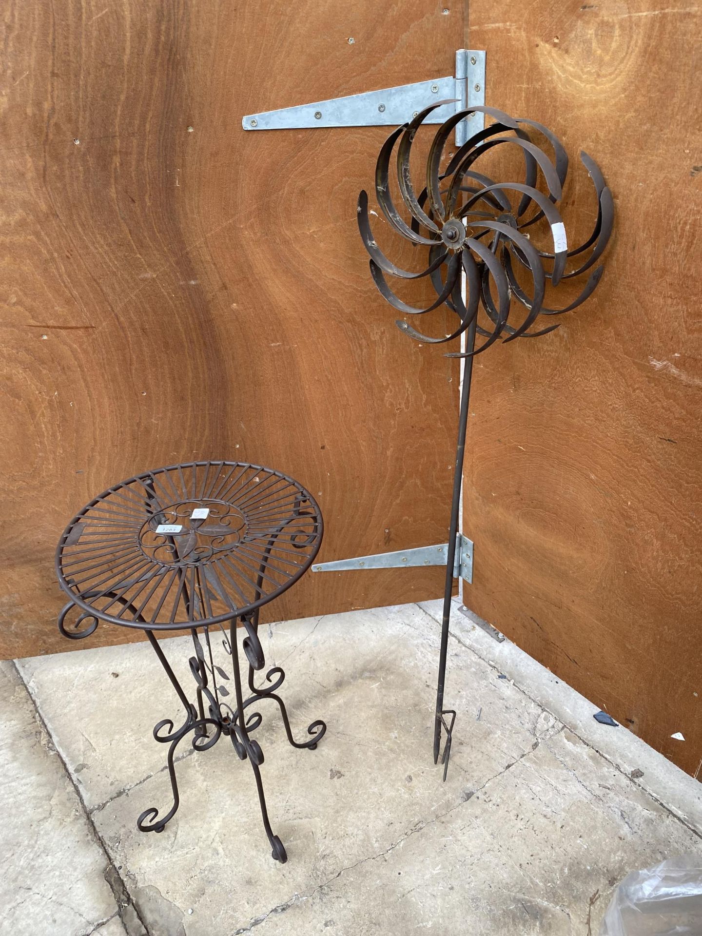 A SMALL DECORATIVE METAL SIDE TABLE AND A METAL WIND SPINNER