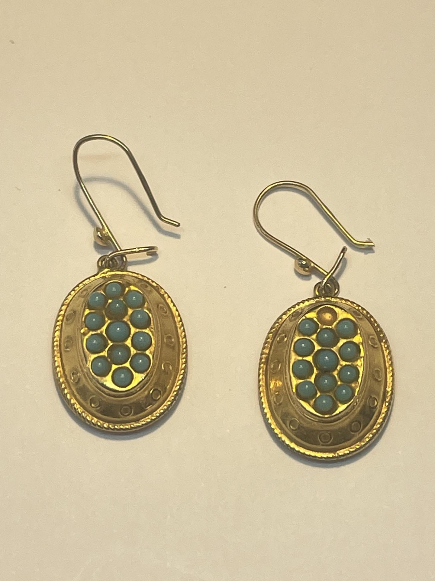 A PAIR OF 9 CARAT GOLD AND TURQUOISE STONE EARRINGS GROSS WEIGHT 2.19 GRAMS IN A PRESENTATION BOX