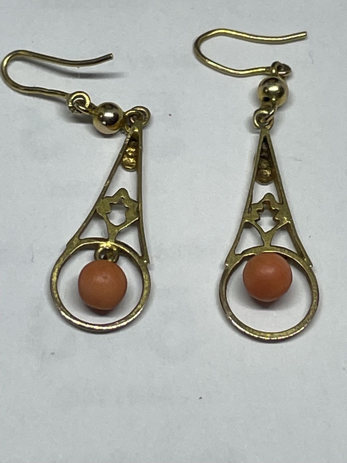 A PAIR OF 9 CARAT GOLD AND CORAL EARRINGS IN A PRESENTATION BOX