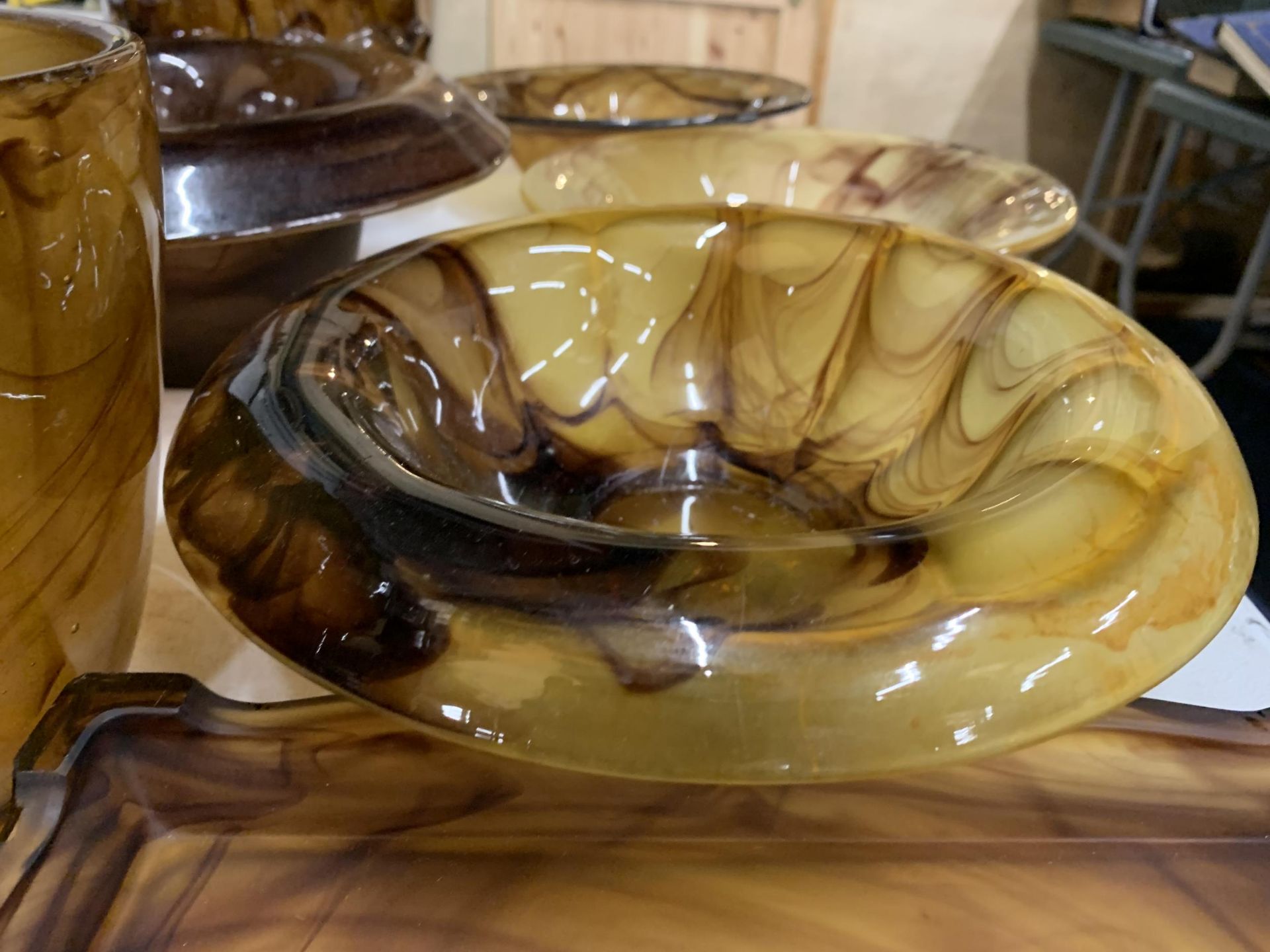 LARGE SELECTIOIN OF AMBER CLOUD GLASSWEAR TO INCLUDE FROGS, VASES, TRAYS AND MORE - Image 4 of 5
