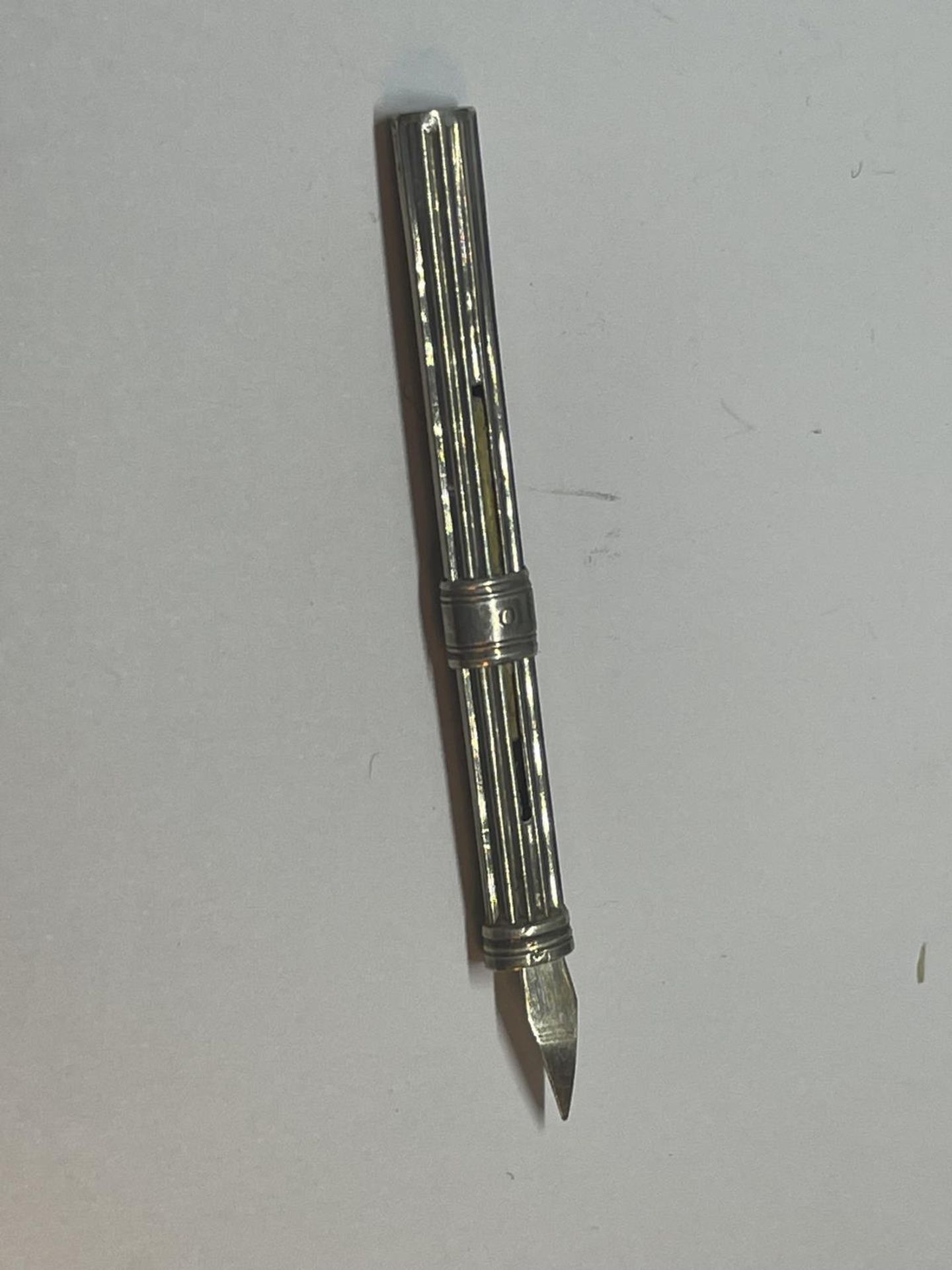 A HALLMARKED BIRMINGHAM SILVER 1907 TOOTHPICK