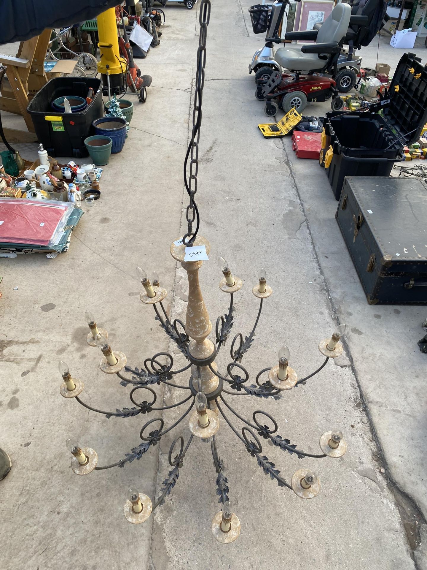 A VINTAGE STYLE 15 BRANCH CEILING LIGHT FITTING - Image 2 of 7