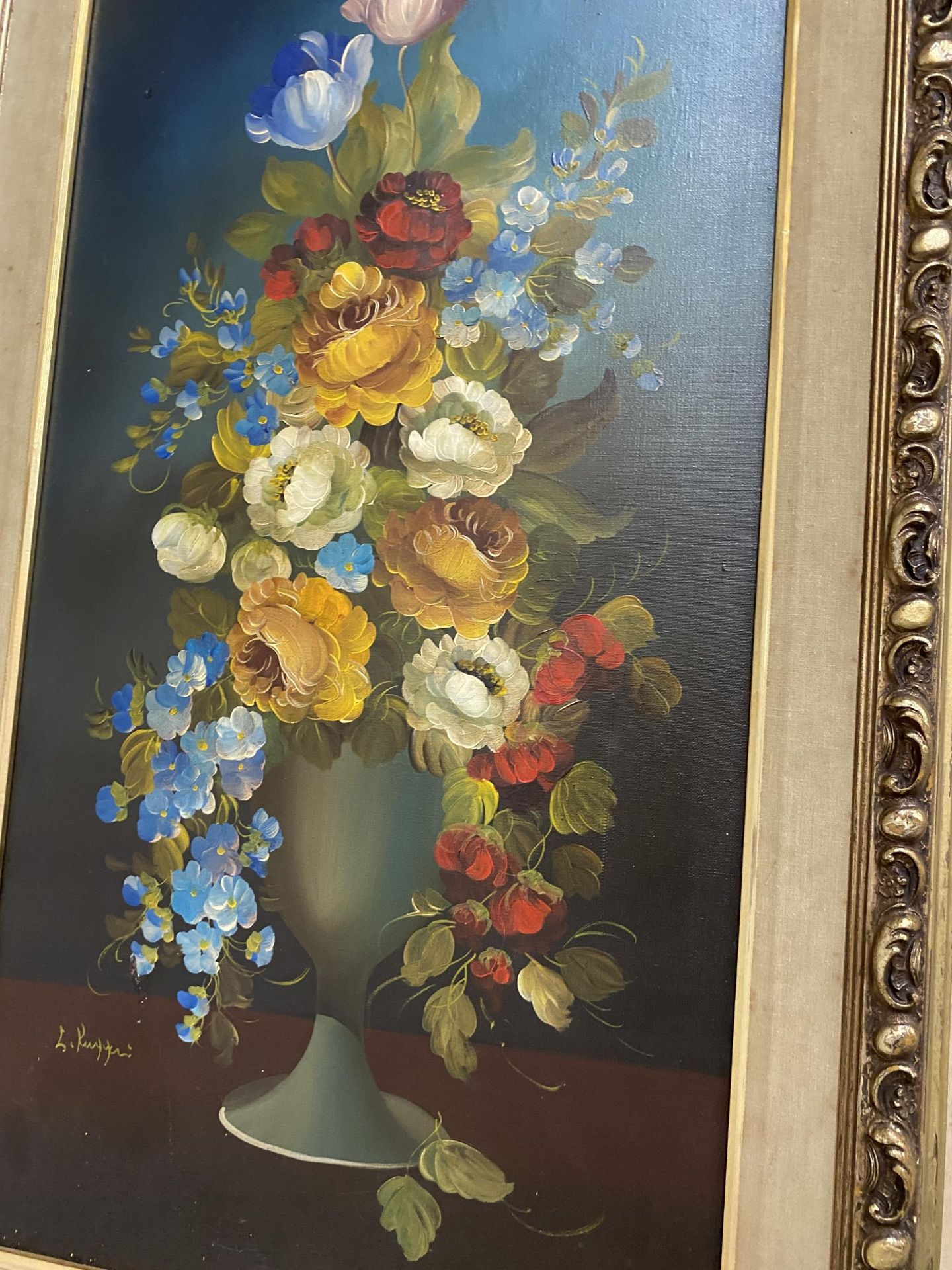 A MODERN GILT FRAMED STILL LIFE OIL ON CANVAS, SIGNED RUGGERI - Image 2 of 3