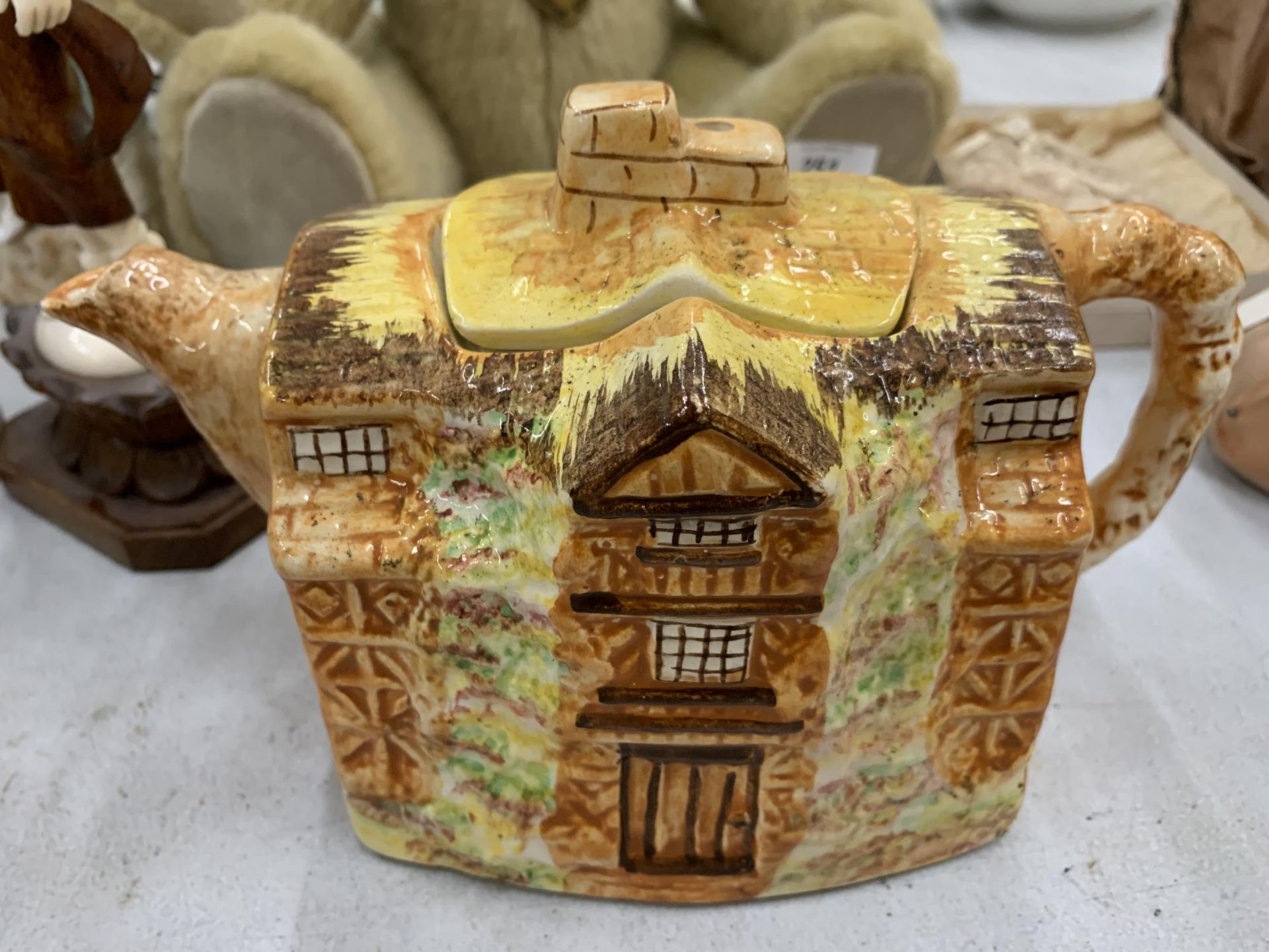 TWO PIECES OF ARTHUR WOOD COTTAGE WARE TO INCLUDE A TEAPOT AND A BISCUIT BARREL - Image 3 of 4