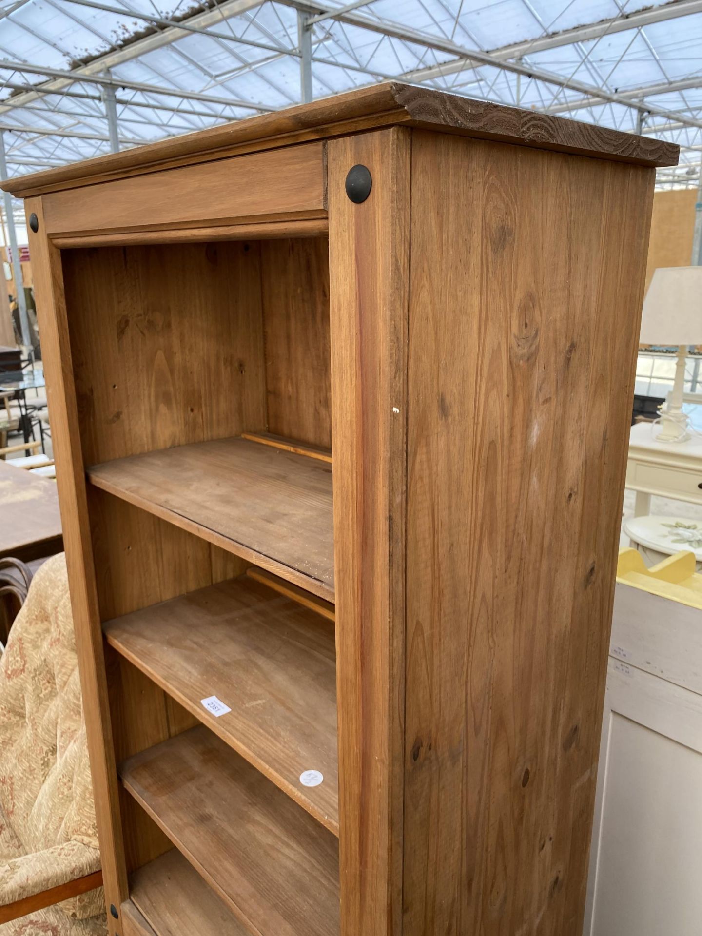A MODERN MEXICAN PINE OPEN BOOKCASE WITH CUPBOARD TO THE BASE, 28" WIDE - Image 2 of 3