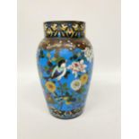 AN EARLY 20TH CENTURY CHINESE CLOISONNE VASE WITH BIRD AND FLORAL DESIGN, HEIGHT 25CM