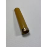 A VINTAGE AMBER STYLE CHEROOT HOLDER
