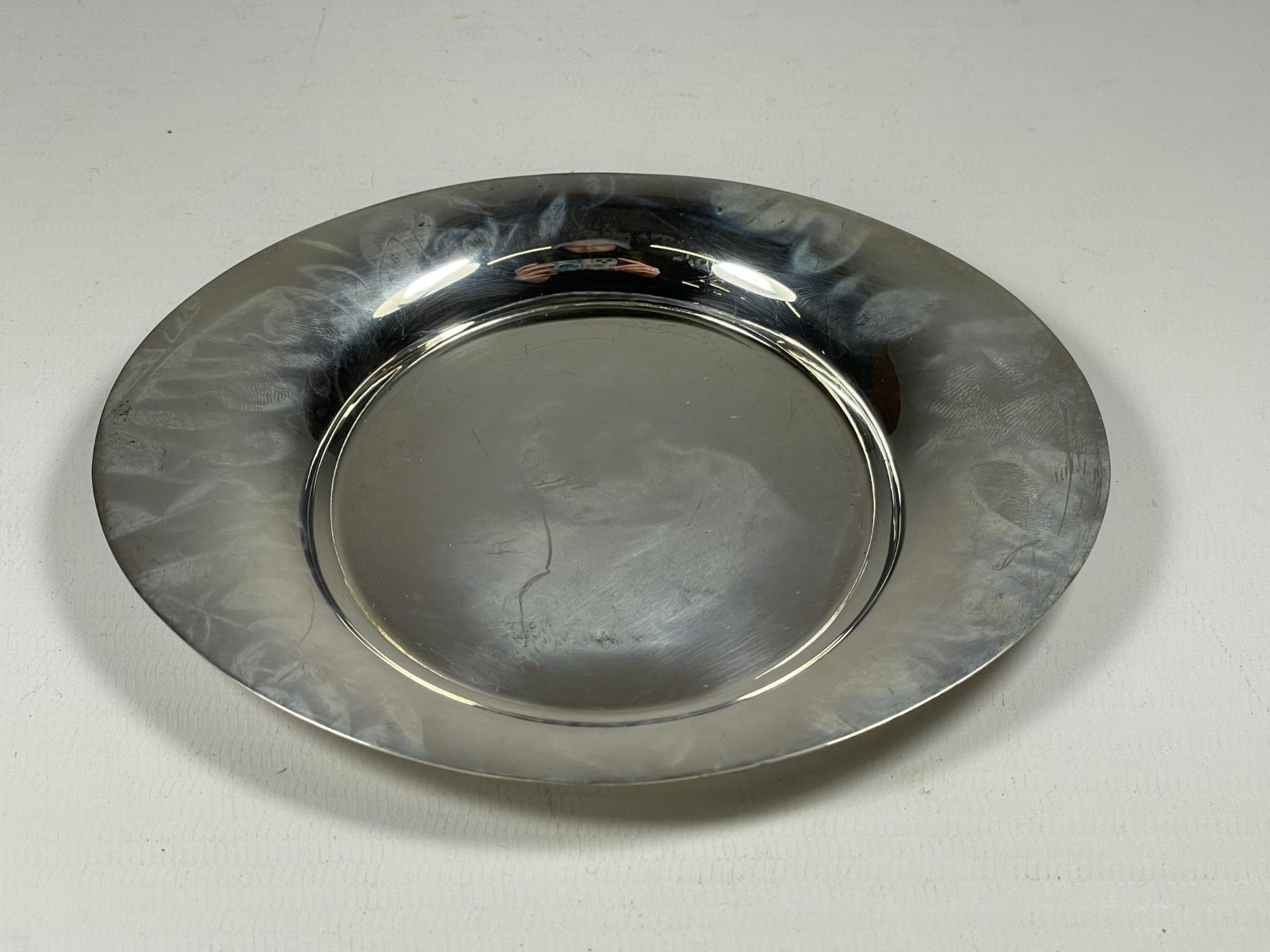 AN ELKINGTON & CO HALLMARKED SILVER ASHTRAY / DISH, BIRMINGHAM, 1960, WEIGHT 97G - Image 2 of 4