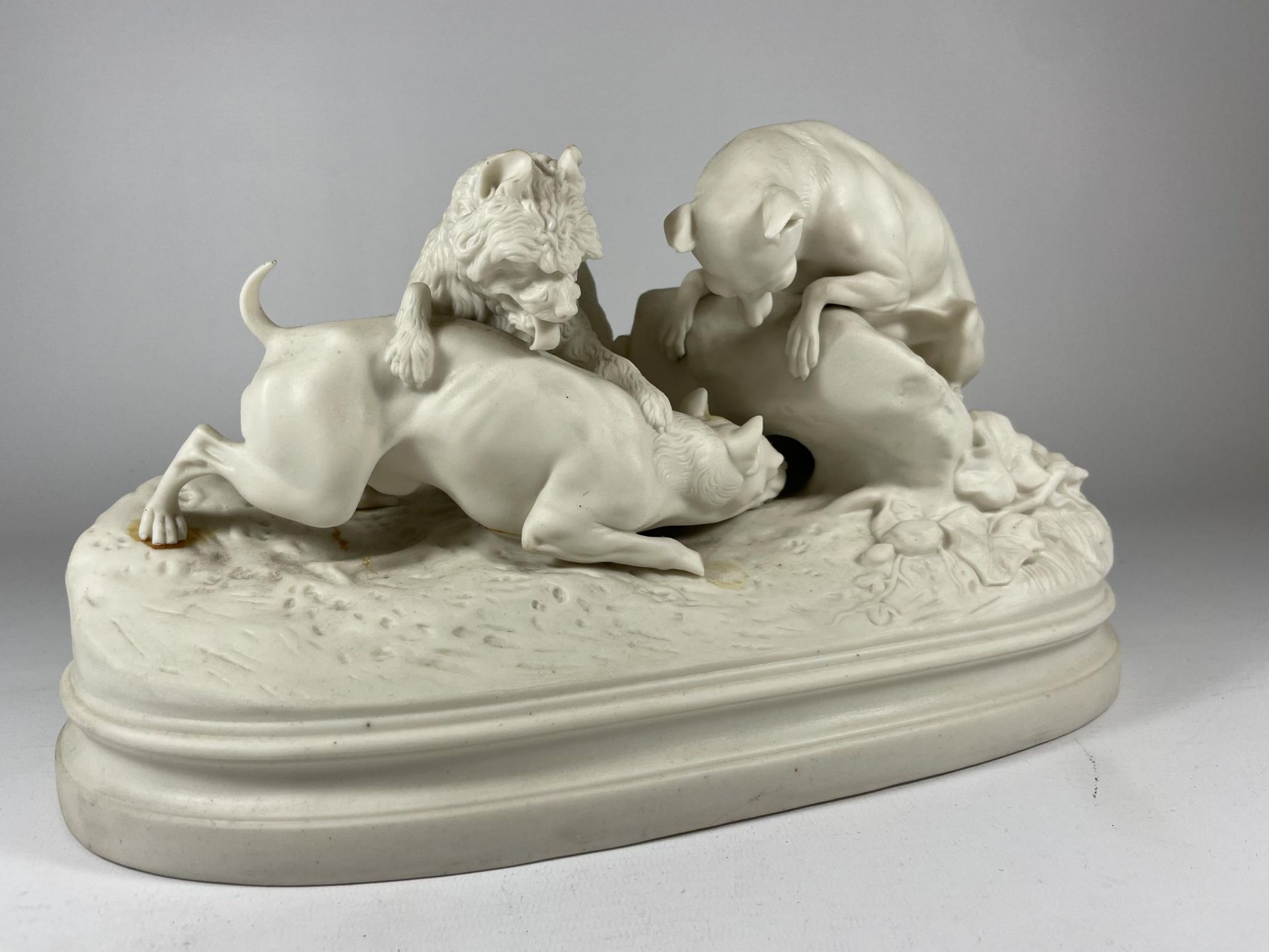 A 19TH CENTURY COPELAND PARIAN WARE FIGURE GROUP OF HUNTING DOGS, (A/F), 32CM LENGTH - Image 2 of 6
