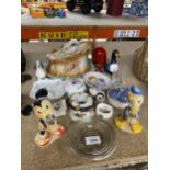 A QUANTITY OF ITEMS TO INCLUDE VINTAGE MICKEY MOUSE AND DONALD DUCK, CHEESE DOME AND PLATE, ANIMAL