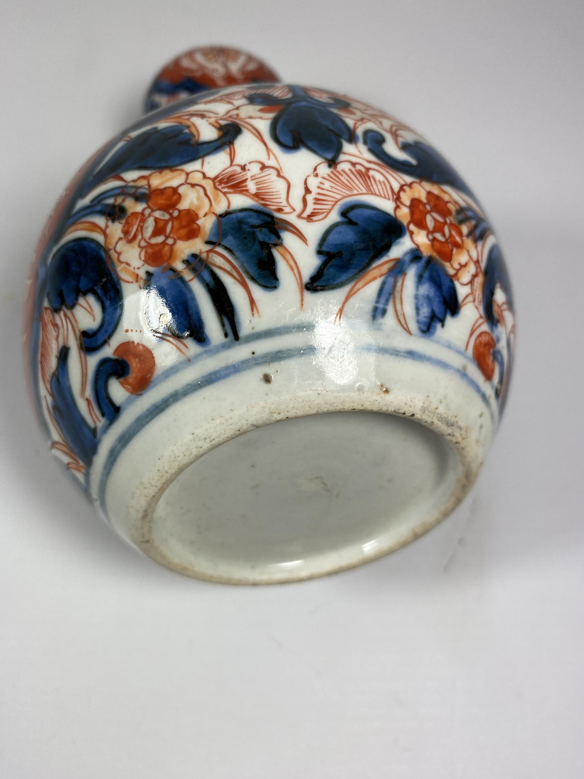 A JAPANESE IMARI MEIJI PERIOD (1868-1912) DOUBLE GOURD FORM BOTTLE VASE, HEIGHT 20CM - Image 5 of 5