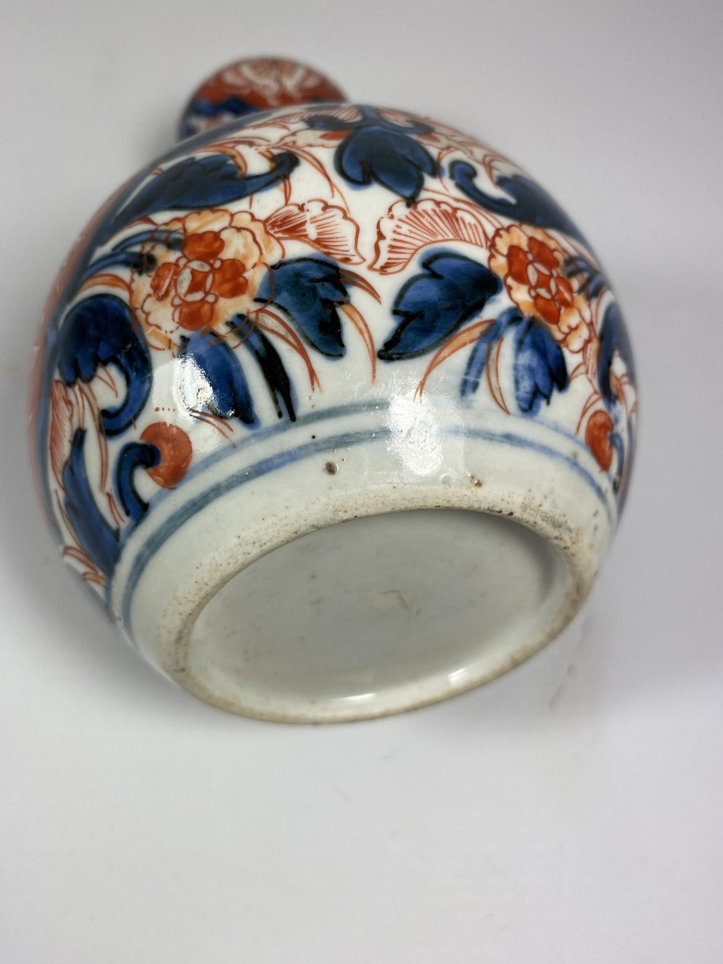 A JAPANESE IMARI MEIJI PERIOD (1868-1912) DOUBLE GOURD FORM BOTTLE VASE, HEIGHT 20CM - Bild 5 aus 5