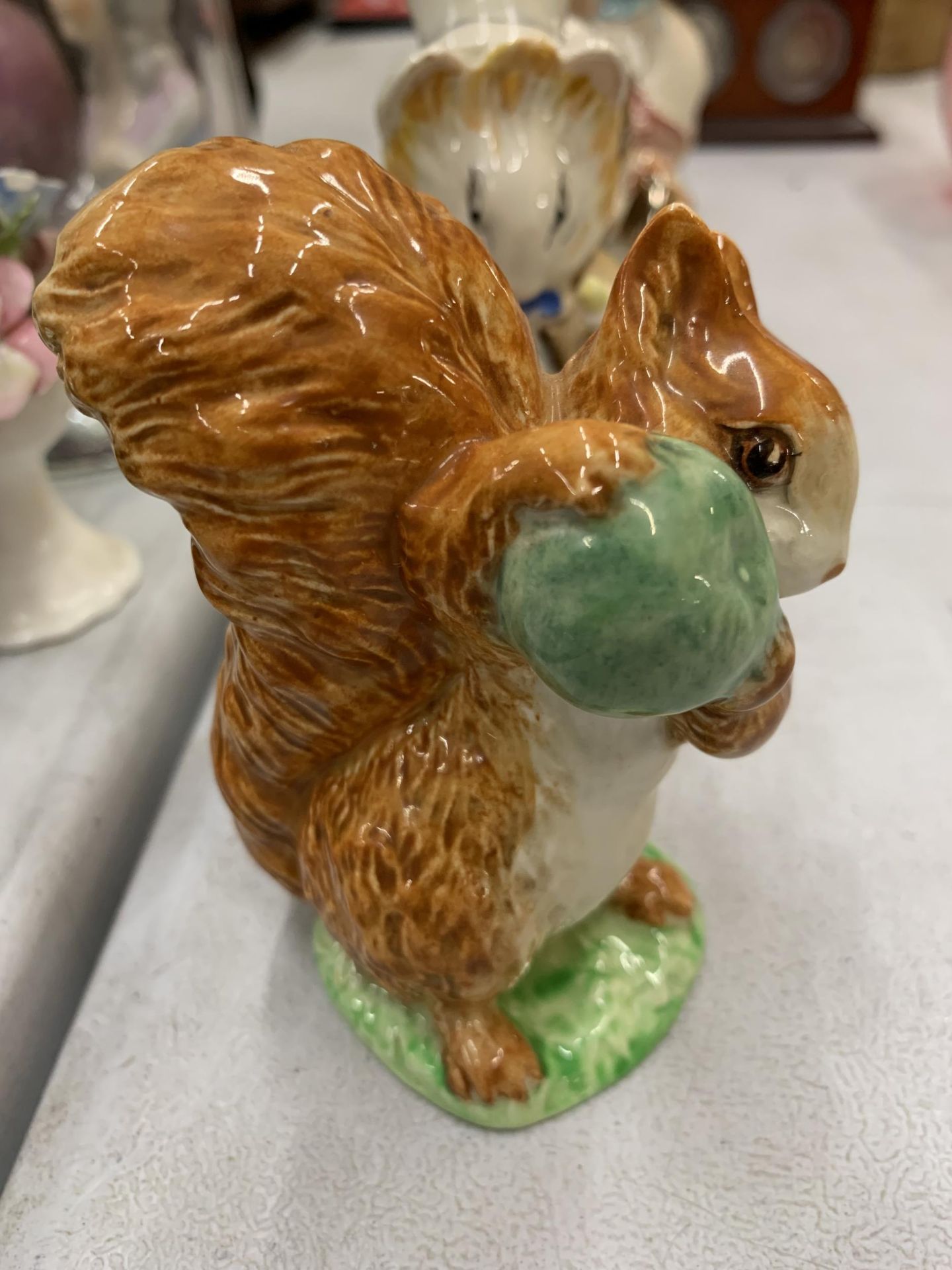 FIVE BESWICK BEATRIX POTTER FIGURES TO INCLUDE AMIABLE GUINEA PIG, JEMIMA PUDDLEDUCK, SQUIRREL - Image 6 of 7