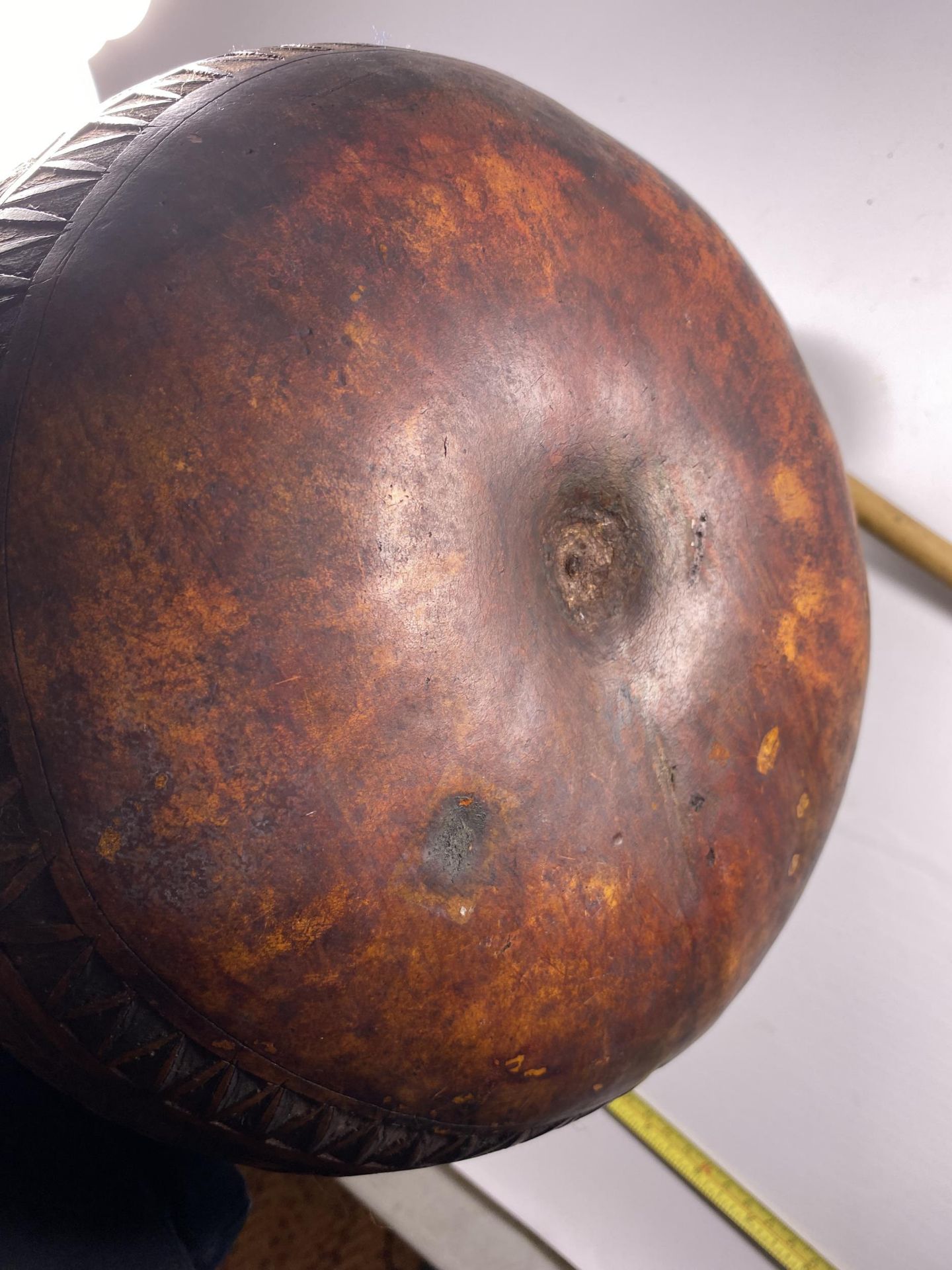 A VINTAGE TRIBAL CARVED WOODEN POPPY SEED GOURD AND SHAKER, HEIGHT - Image 3 of 3