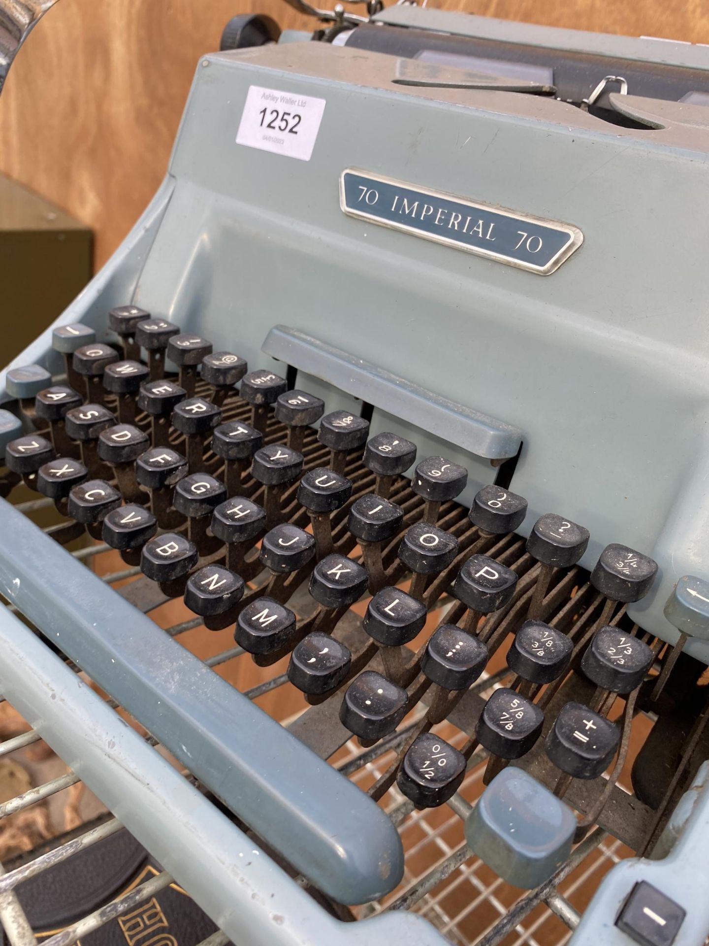 A VINTAGE AND RETRO IMPERIAL 70 TYPE WRITER - Image 2 of 4