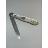 A HALLMARKED SHEFFIELD SILVER 1899 JGW AND MOTHER OF PEARL FRUIT KNIFE