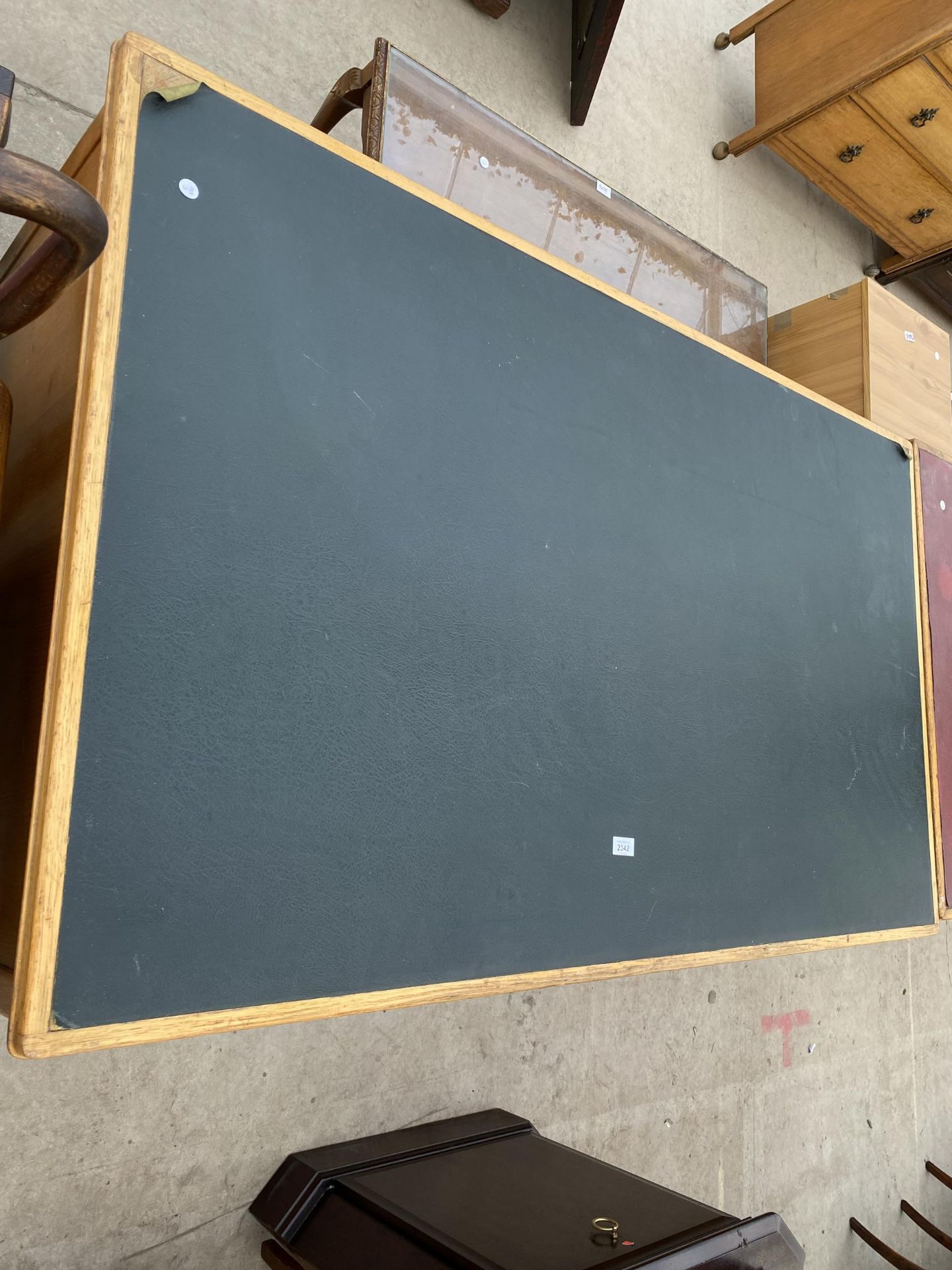 AN OAK TWIN PEDESTAL DESK WITH INSET LEATHERETTE TOP, 60X36" - Image 3 of 5