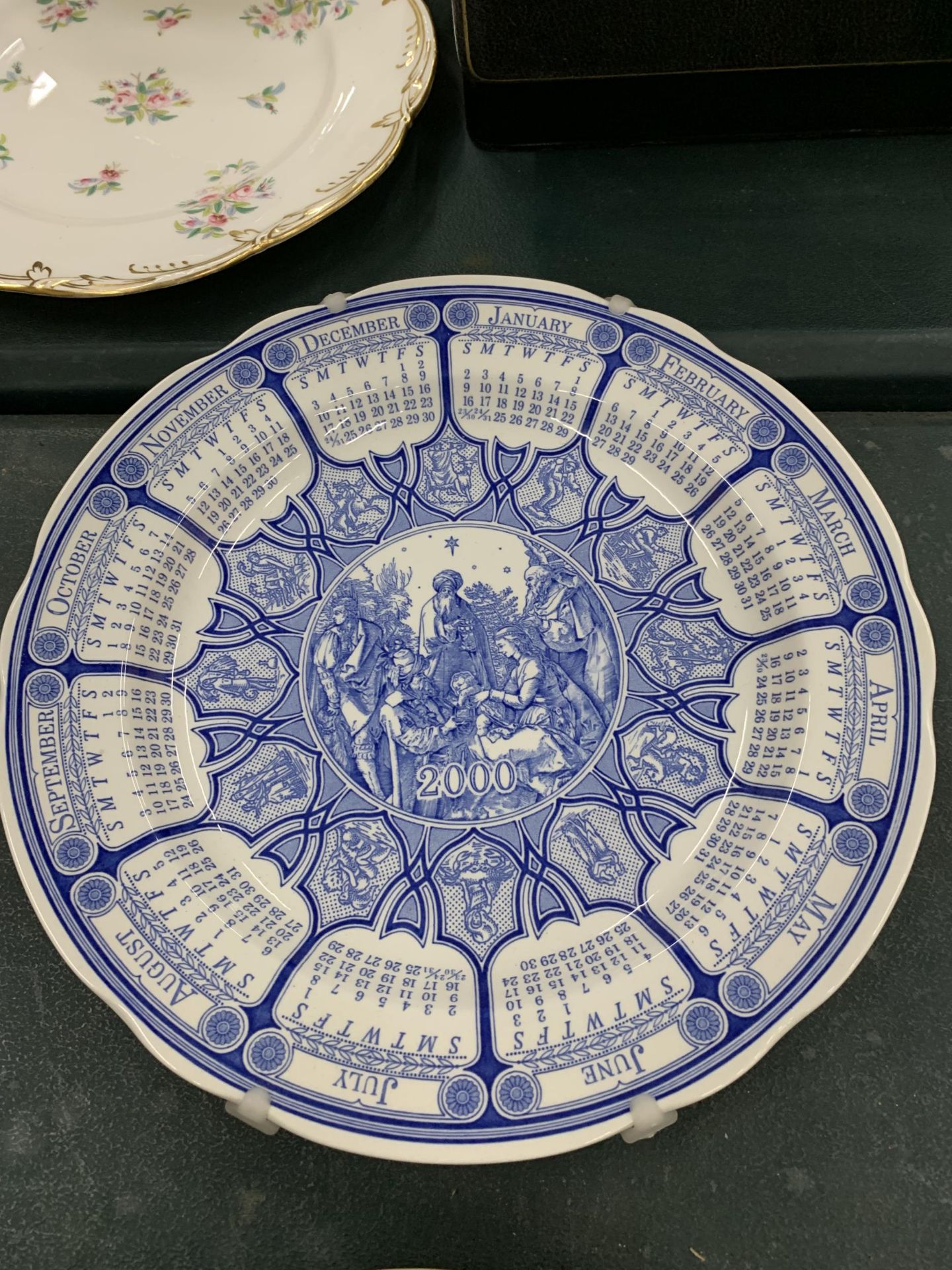 A ROYAL DOULTON 'ZUNDAY ZMOCKS' TRANSFER PRINTED BOWL, SPODE BLUE ROOM CALENDAR PLATE 2000, - Image 4 of 5