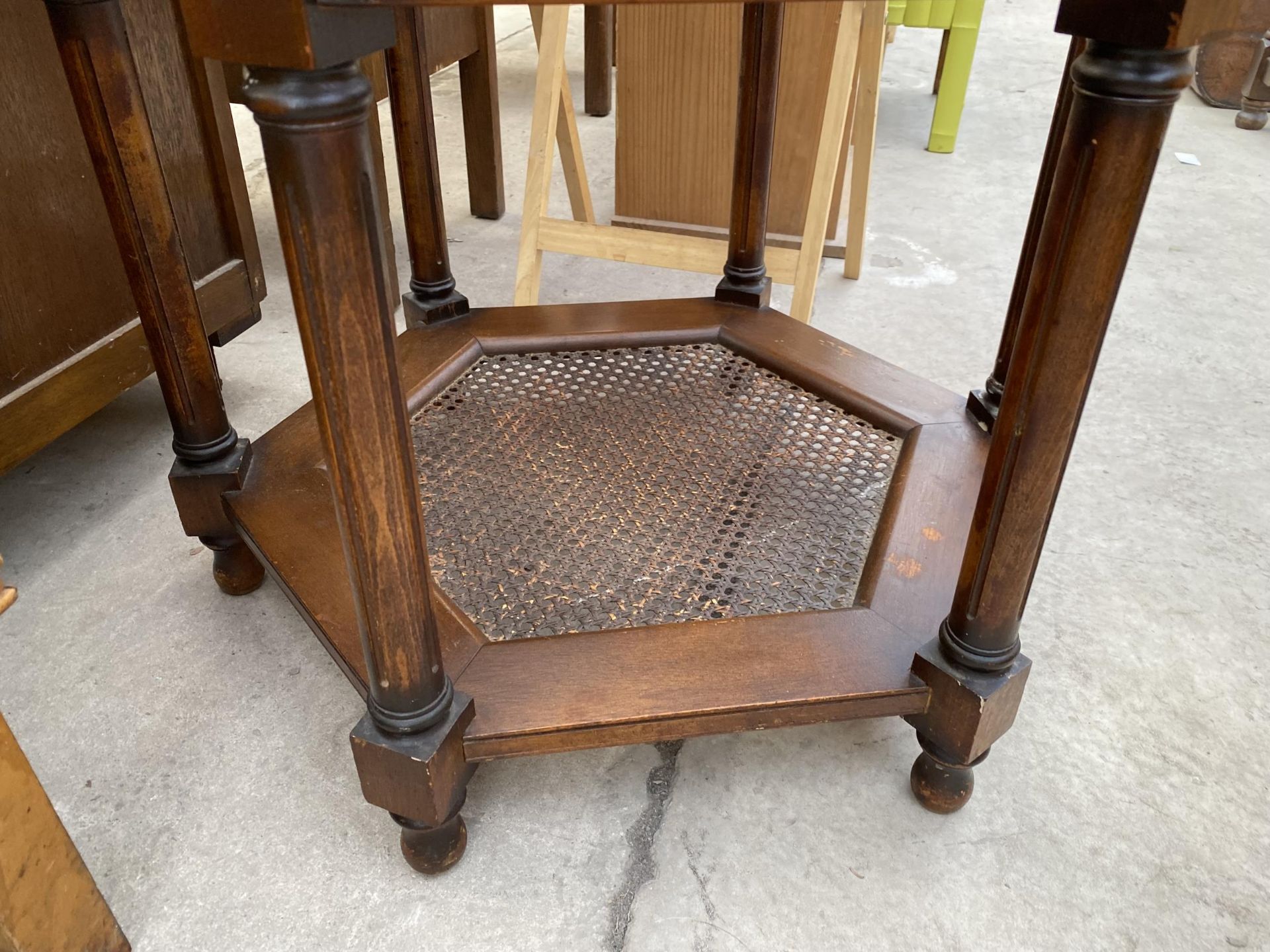 A MODERN HEXAGONAL COFFEE TABLE WITH GLASS INSET TOP AND SPLIT CANE BOTTOM TIER, 28" ACROSS MAX - Image 3 of 4