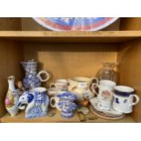 AN ASSORTMENT OF CERAMIC ITEMS TO INCLUDE A GOEBEL FIGURE, JUGS AND CUPS ETC