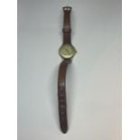 A LADIES CYMA 9 CARAT GOLD CASED WRIST WATCH WITH BROWN LEATHER STRAP SEEN WORKING AT THE TIME OF