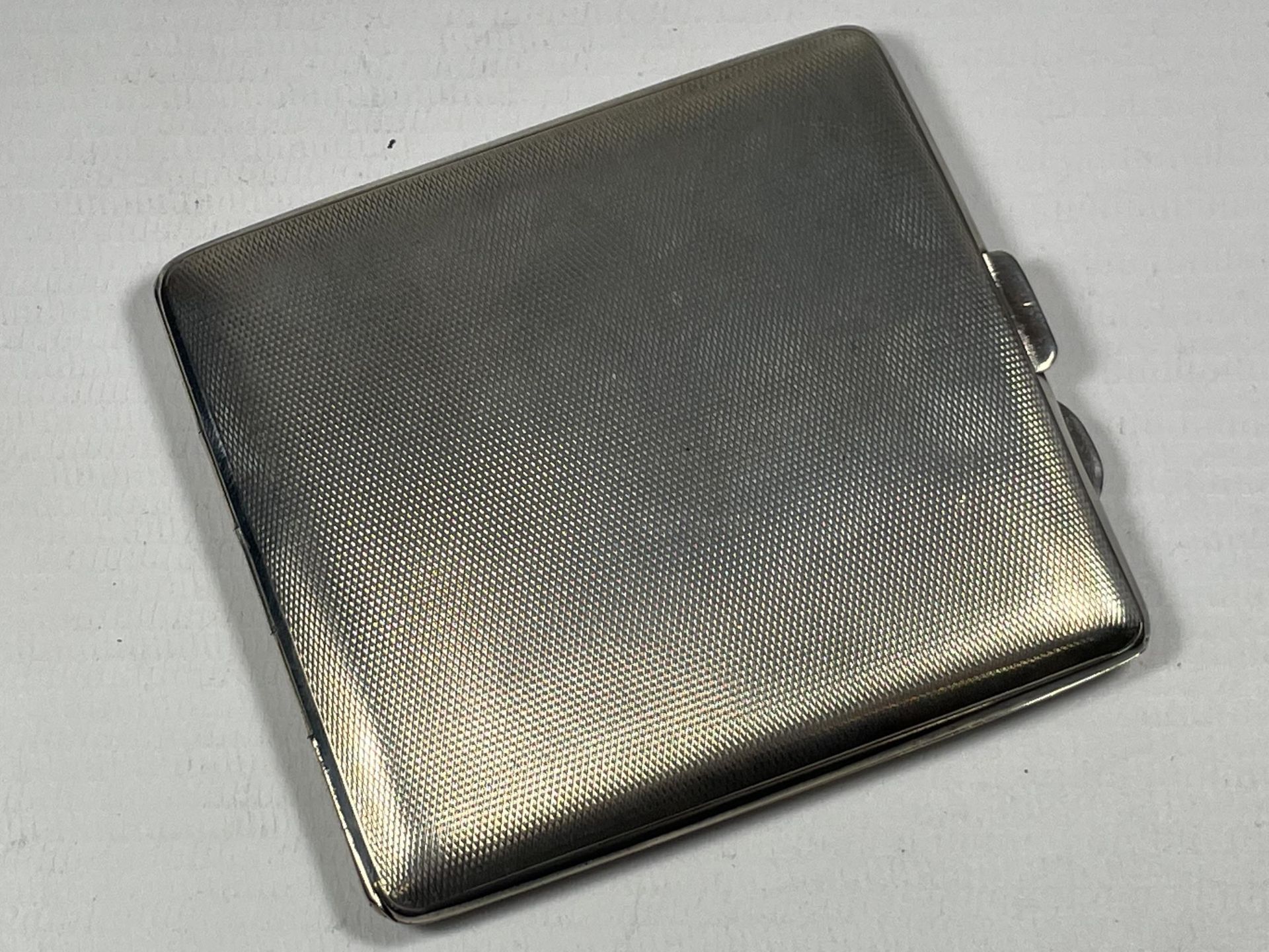 A GEORGE V SILVER CIGARETTE / CARD CASE, HALLMARKS FOR BIRMINGHAM, 1937, WEIGHT 115G - Image 2 of 5