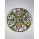 A 19TH CENTURY CHINESE CANTON FAMILLE ROSE MEDALLION PLATE, DIAMETER 20CM