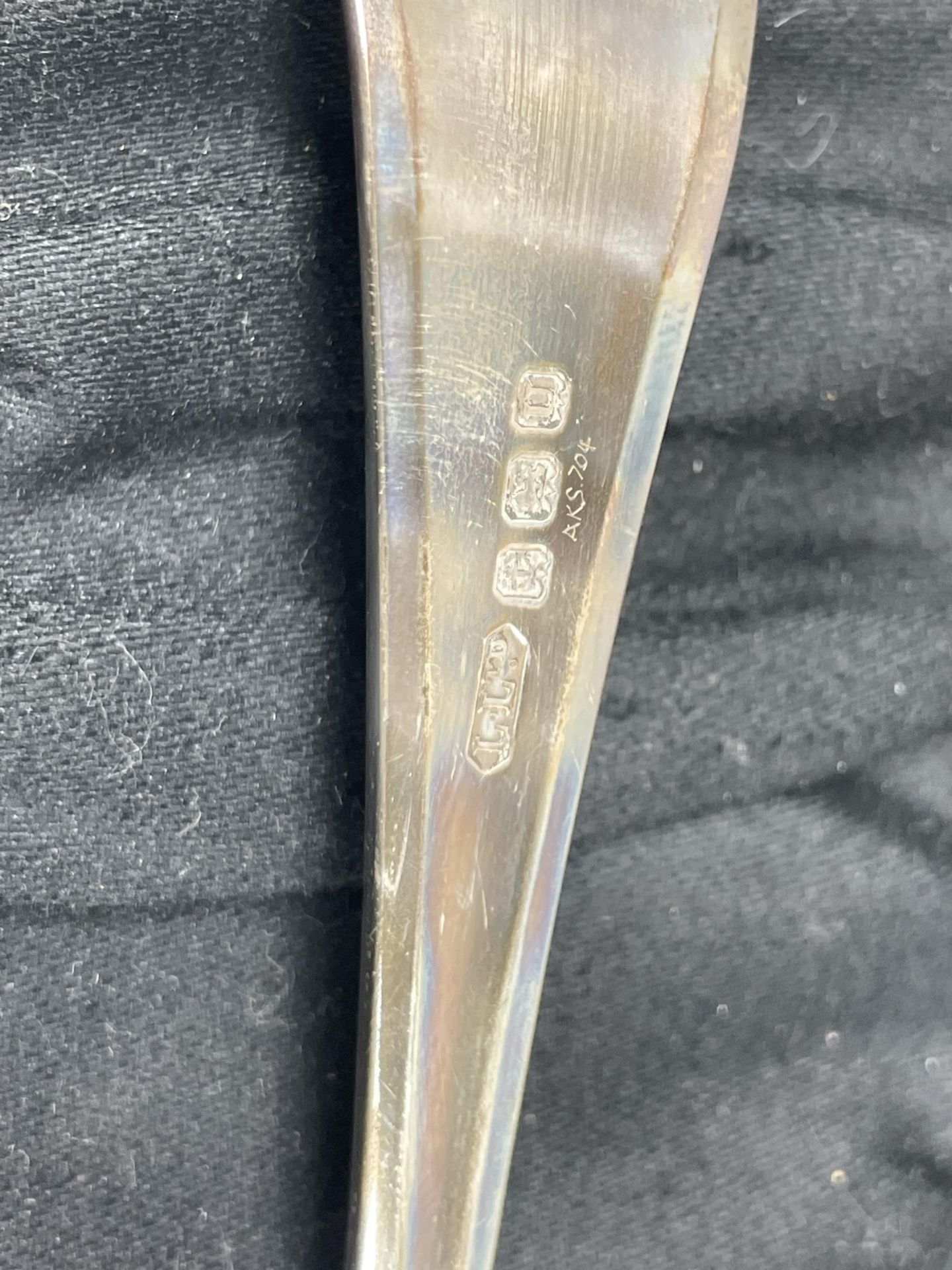 A GEORGE V SILVER CASED SERVING SPOON, HALLMARKS FOR BIRMINGHAM, 1919, WEIGHT 70G - Image 2 of 3