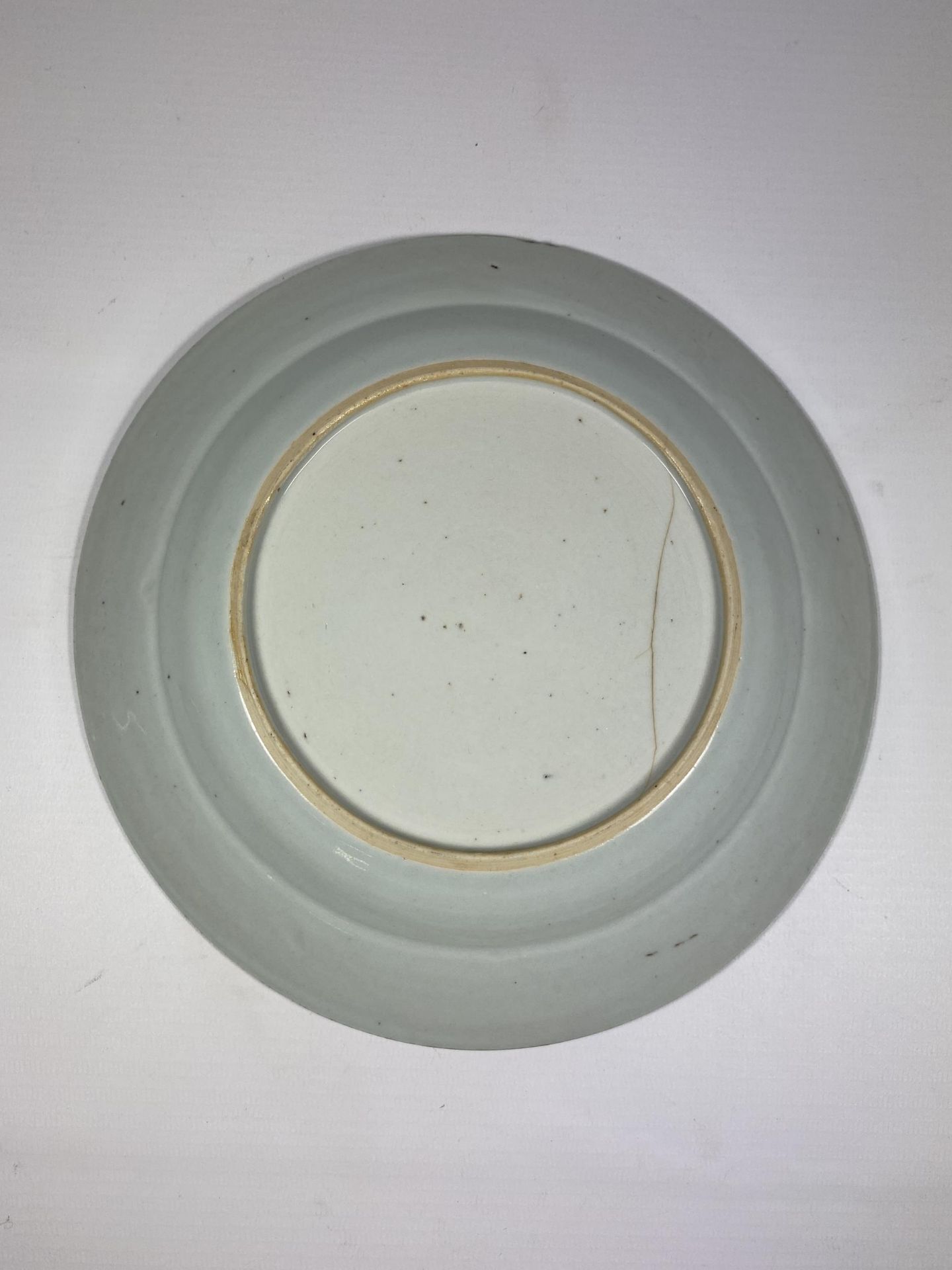 AN 18/19TH CENTURY CHINESE BLUE AND WHITE PORCELAIN PLATE, DIAMETER 22.5CM - Bild 3 aus 3