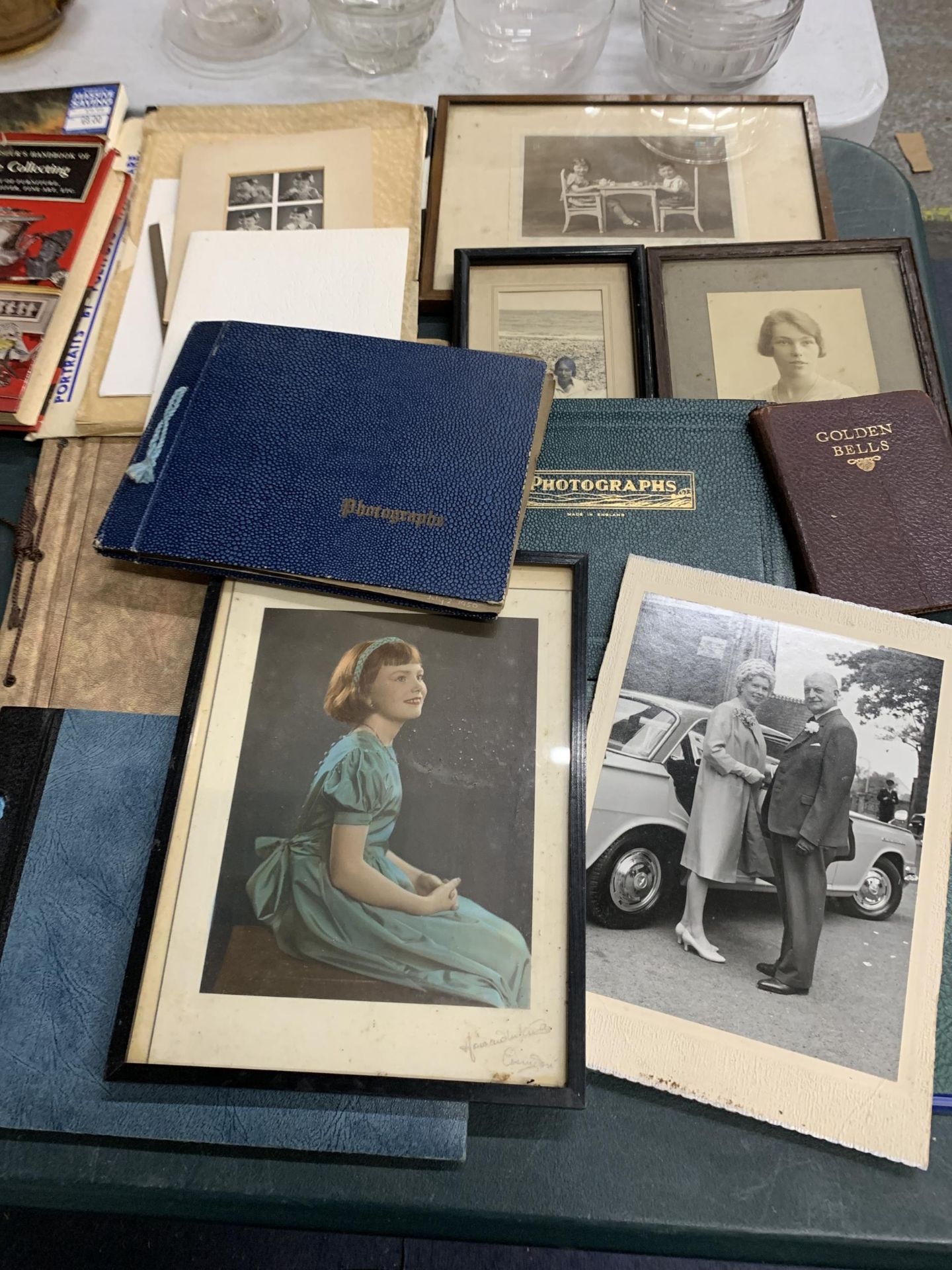 LARGE QUANTITY OF VINTAGE PHOTOS TO INCLUDE FRAMES AND ALBUMS