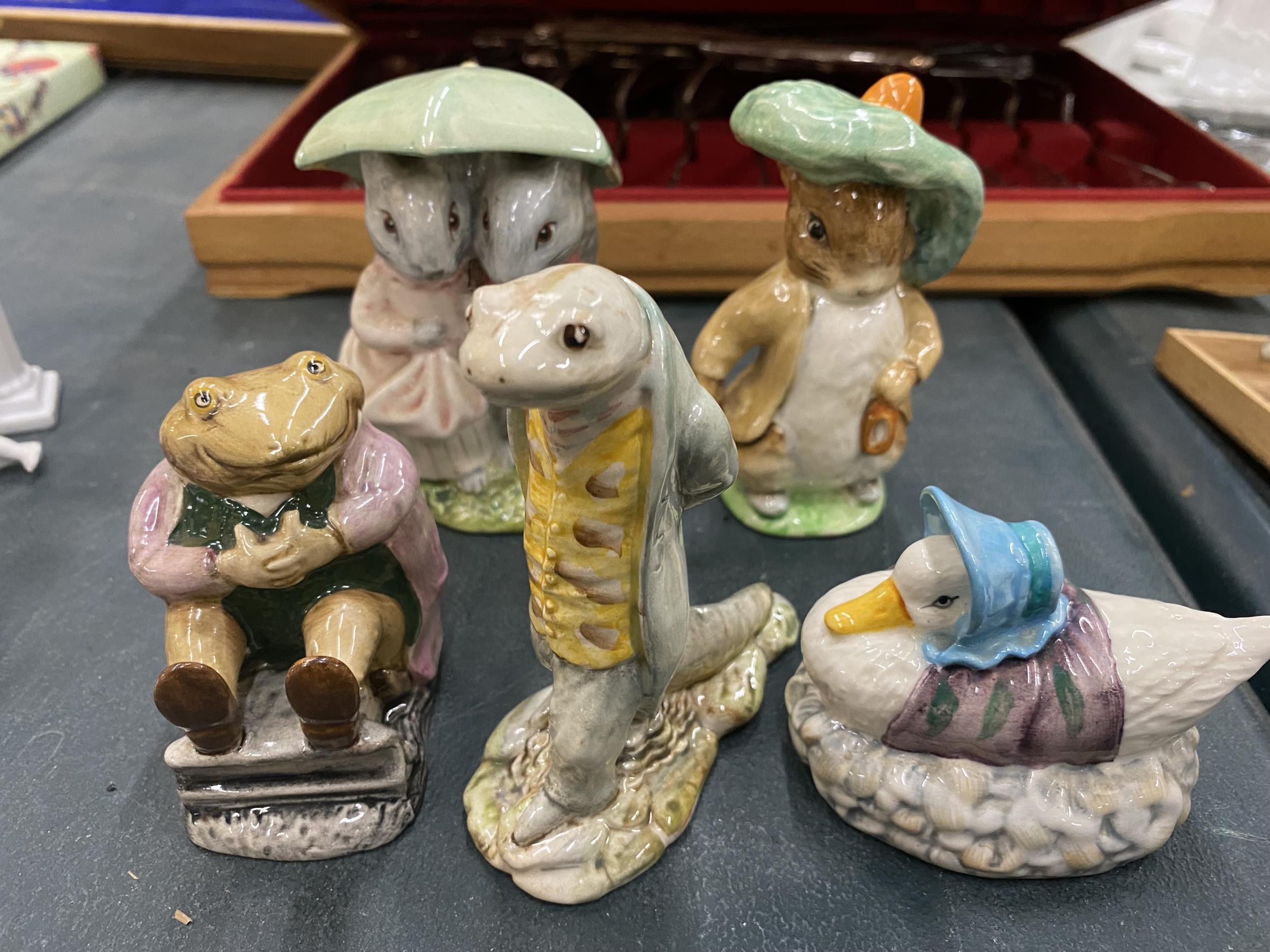 FIVE BESWICK BEATRIX POTTER FIGURES TO INCLUDE SIR ISAAC NEWTON, MR JACKSON, JEMIMA PUDDLEDUCK