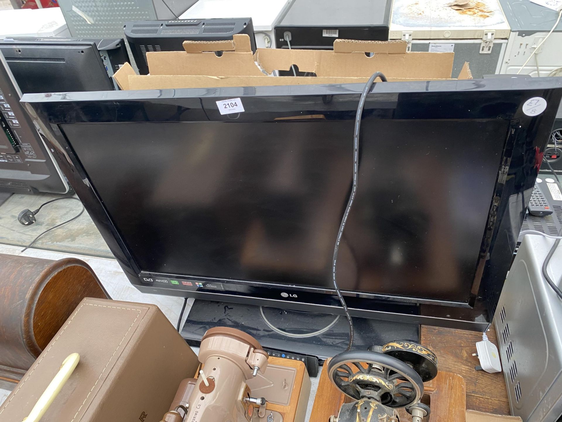 AN LG 32" TELEVISION WITH REMOTE CONTROL
