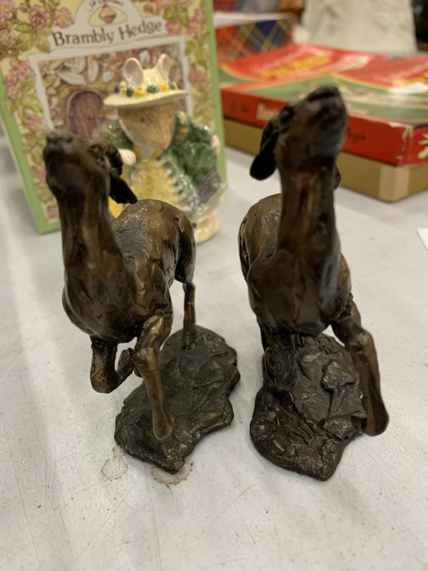 A PAIR OF PAUL JENKINS BRONZE MOUNTAIN GOATS HEIGHT 8.5CM - Image 3 of 3