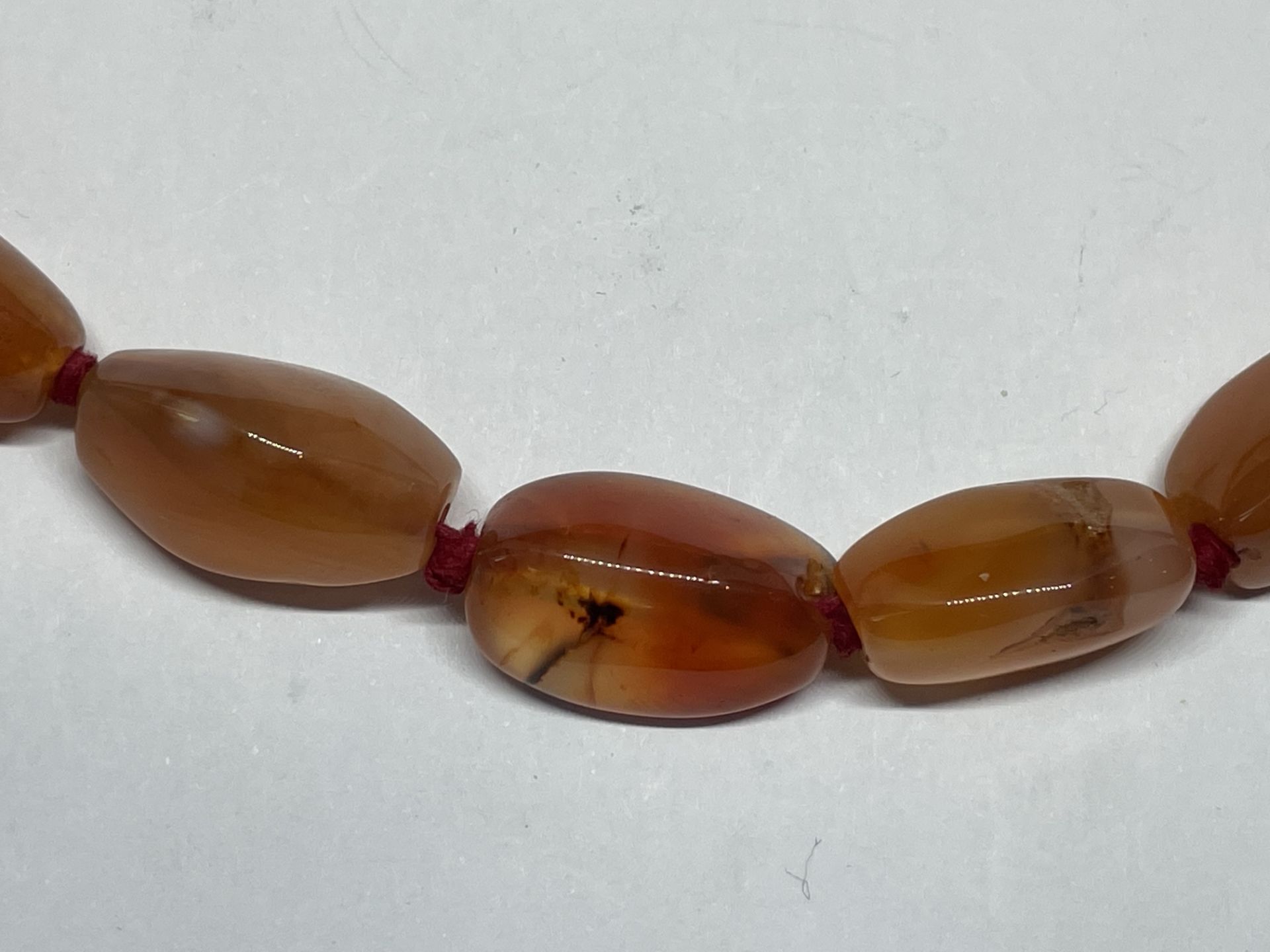 AN AMBER STYLE CARNELIAN CRYSTAL NECKLACE LENGTH 72CM - Image 2 of 3