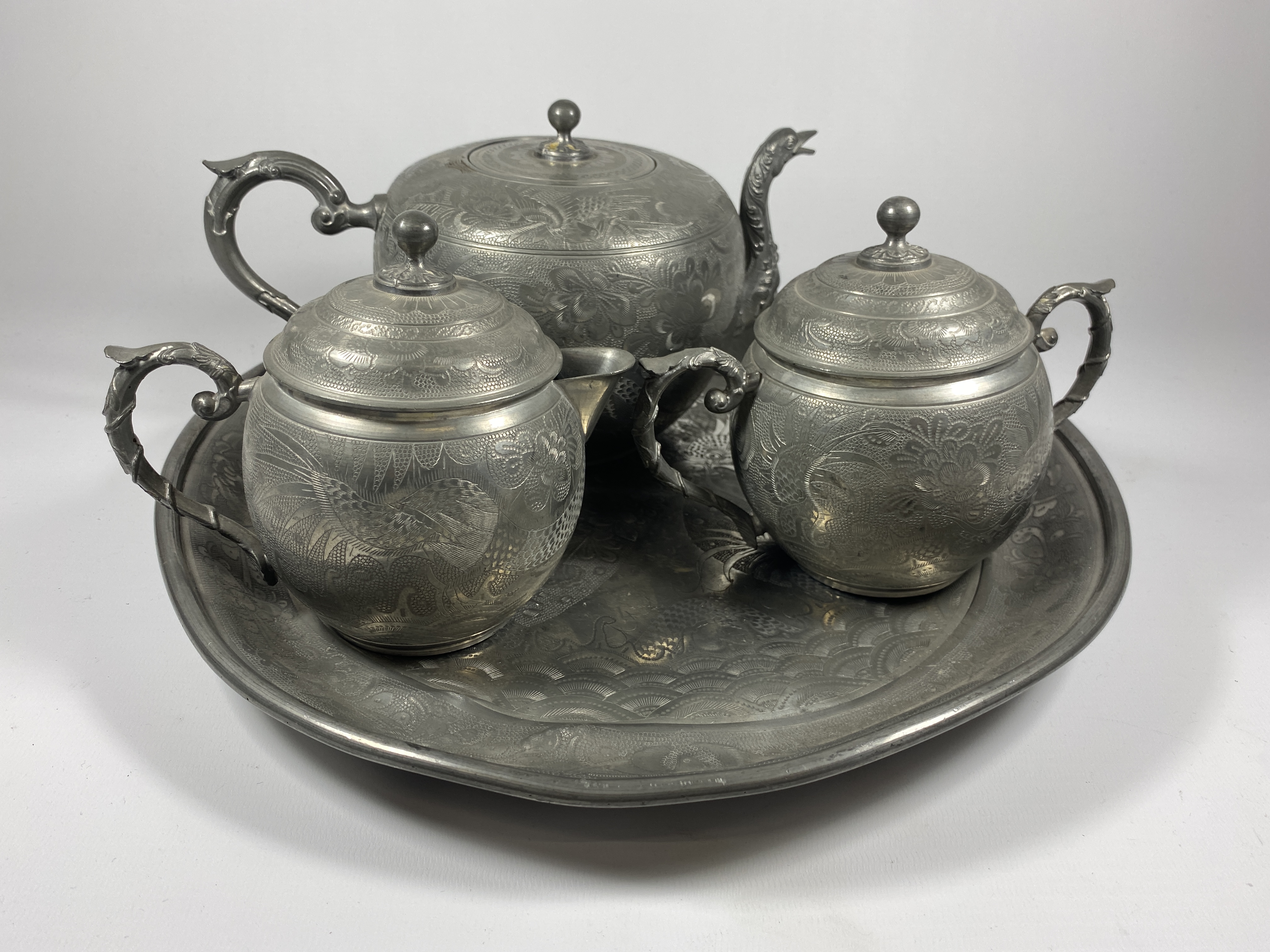 A CHINESE HUIKEE SWATOW PEWTER FOUR PIECE TEA SET COMPRISING TEAPOT, DRINKS TRAY, LIDDED SUGAR