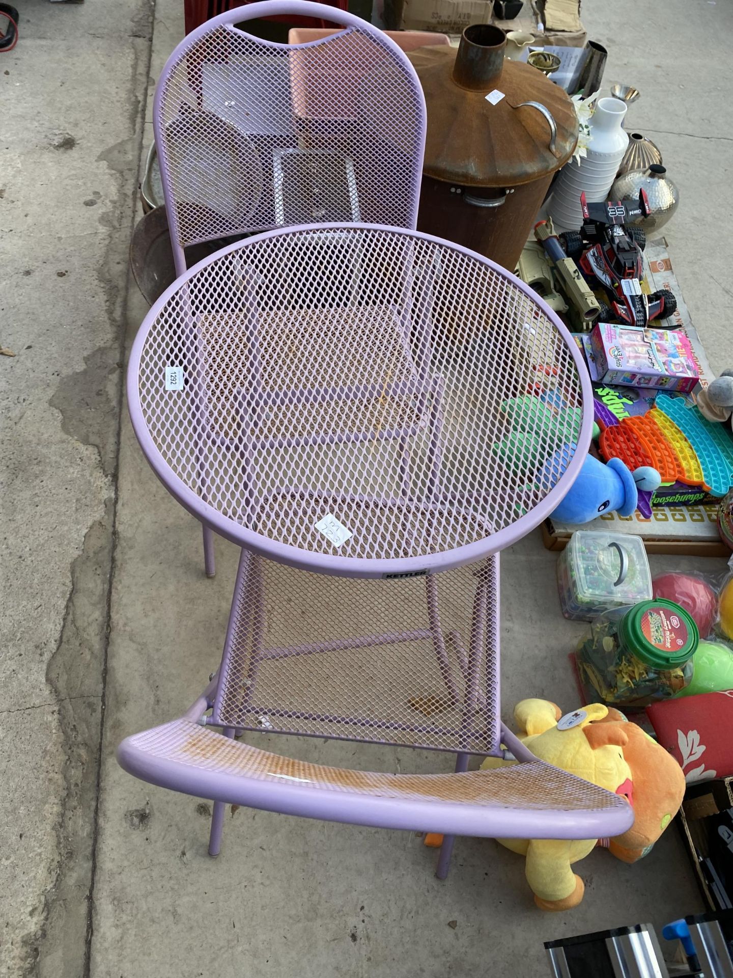 A KETTLER METAL BISTRO SET COMPRISING OF A ROUND TABLE AND TWO FOLDING CHAIRS - Image 3 of 3