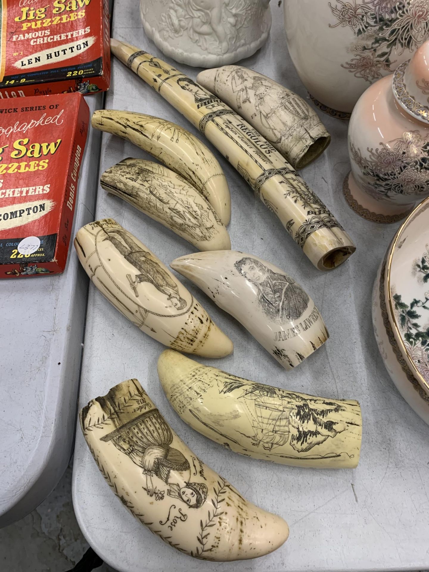 EIGHT PIECES OF SCRIMSHAW STYLE COLLECTABLES
