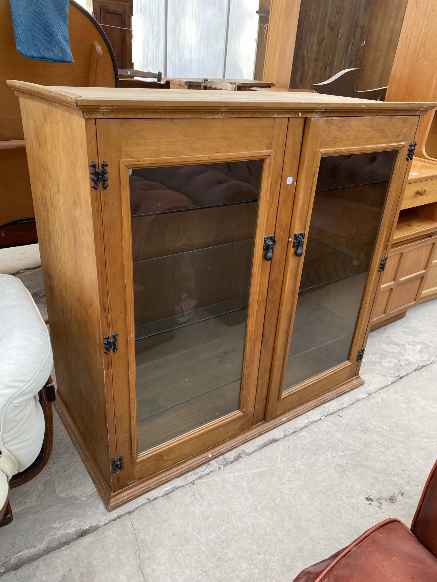 A MODERN BEECH TWO DOOR GLAZED CABINET - Image 2 of 3