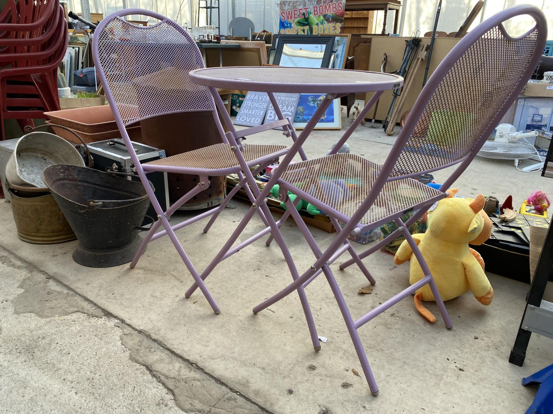 A KETTLER METAL BISTRO SET COMPRISING OF A ROUND TABLE AND TWO FOLDING CHAIRS - Image 2 of 3