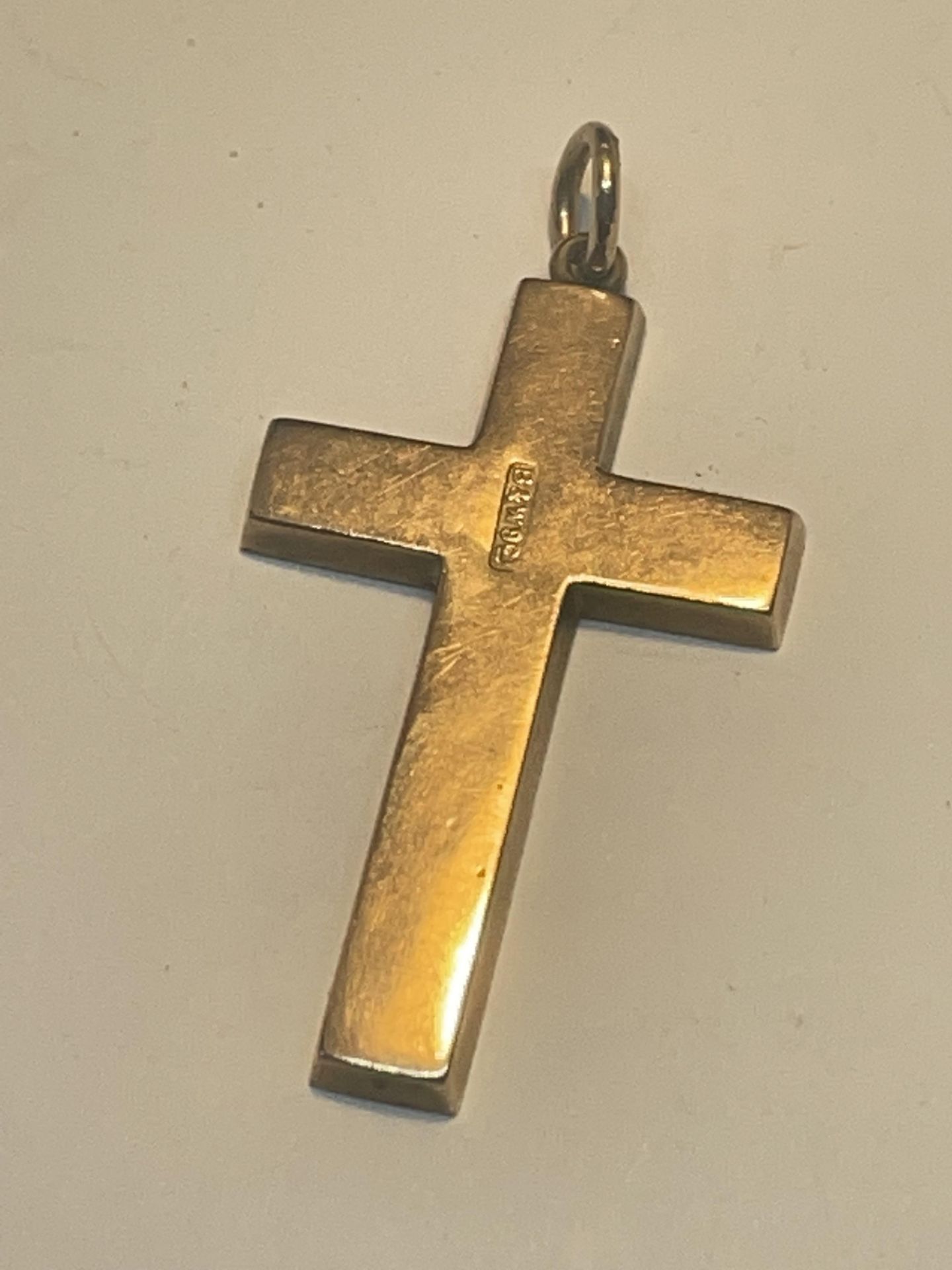 A LARGE 9 CARAT GOLD CROSS GROSS WEIGHT2.5 GRAMS - Image 2 of 2