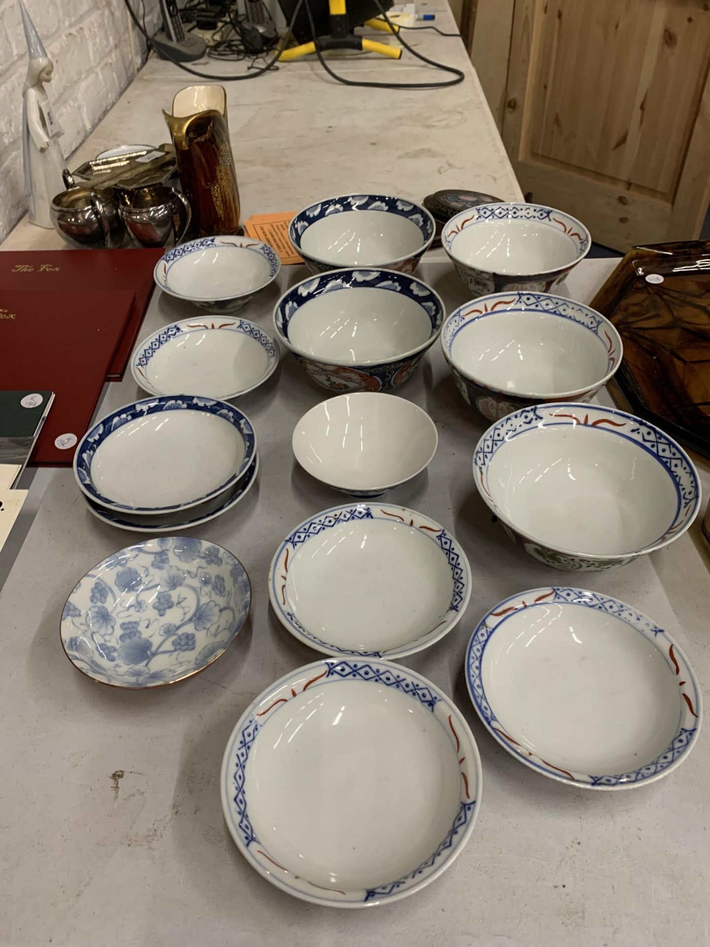LARGE AMOUNT OF ORIENTAL STYLE BOWLS