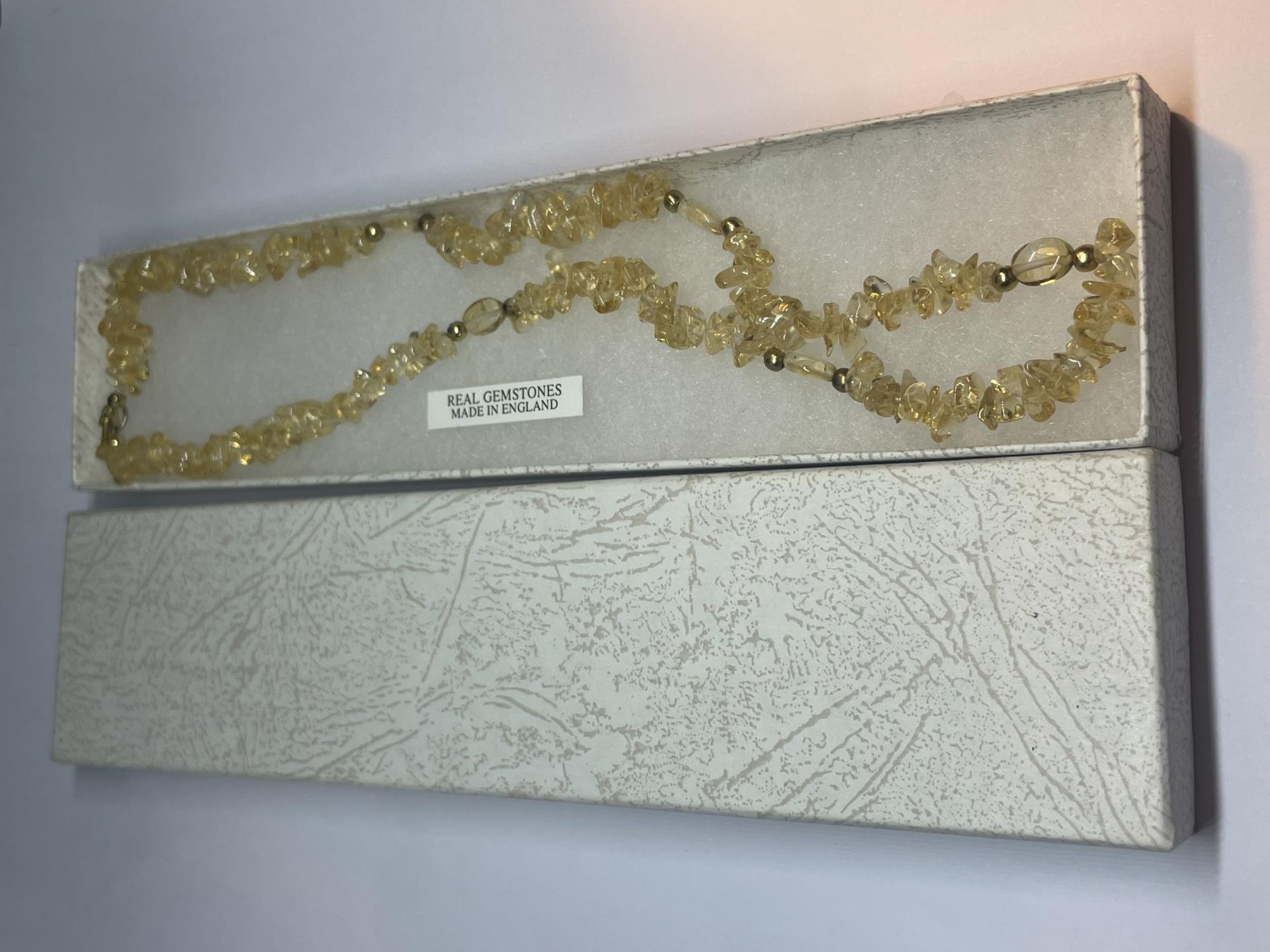 A CITRINE NECKLACE IN A PRESENTATION BOX - Image 4 of 4