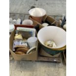 AN ASSORTMENT OF HOUSEHOLD CLEARANCE ITEMS TO INCLUDE TRAYS AND LAMP SHADES ETC