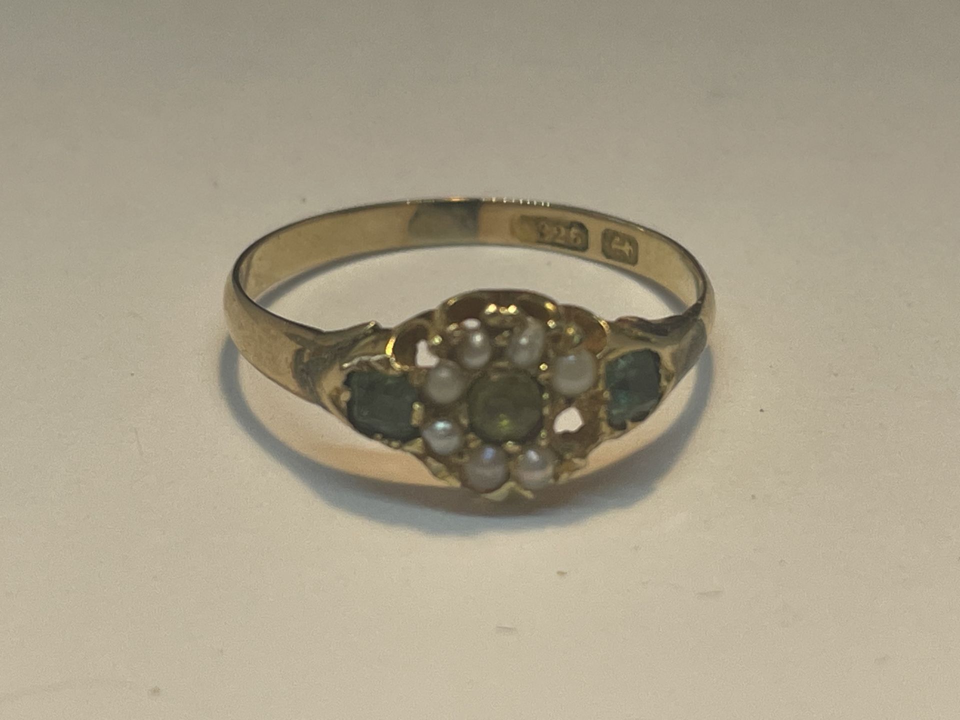 A 15 CARAT ANTIQUE GOLD RING WITH EMERALDS, PEARLS (ONE MISSING) AND PERIDOT GROSS WEIGHT 2.1