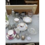 A COLLECTION OF CERAMICS AND GLASS WARE TO INCLUDE BOWLS AND CUPS ETC