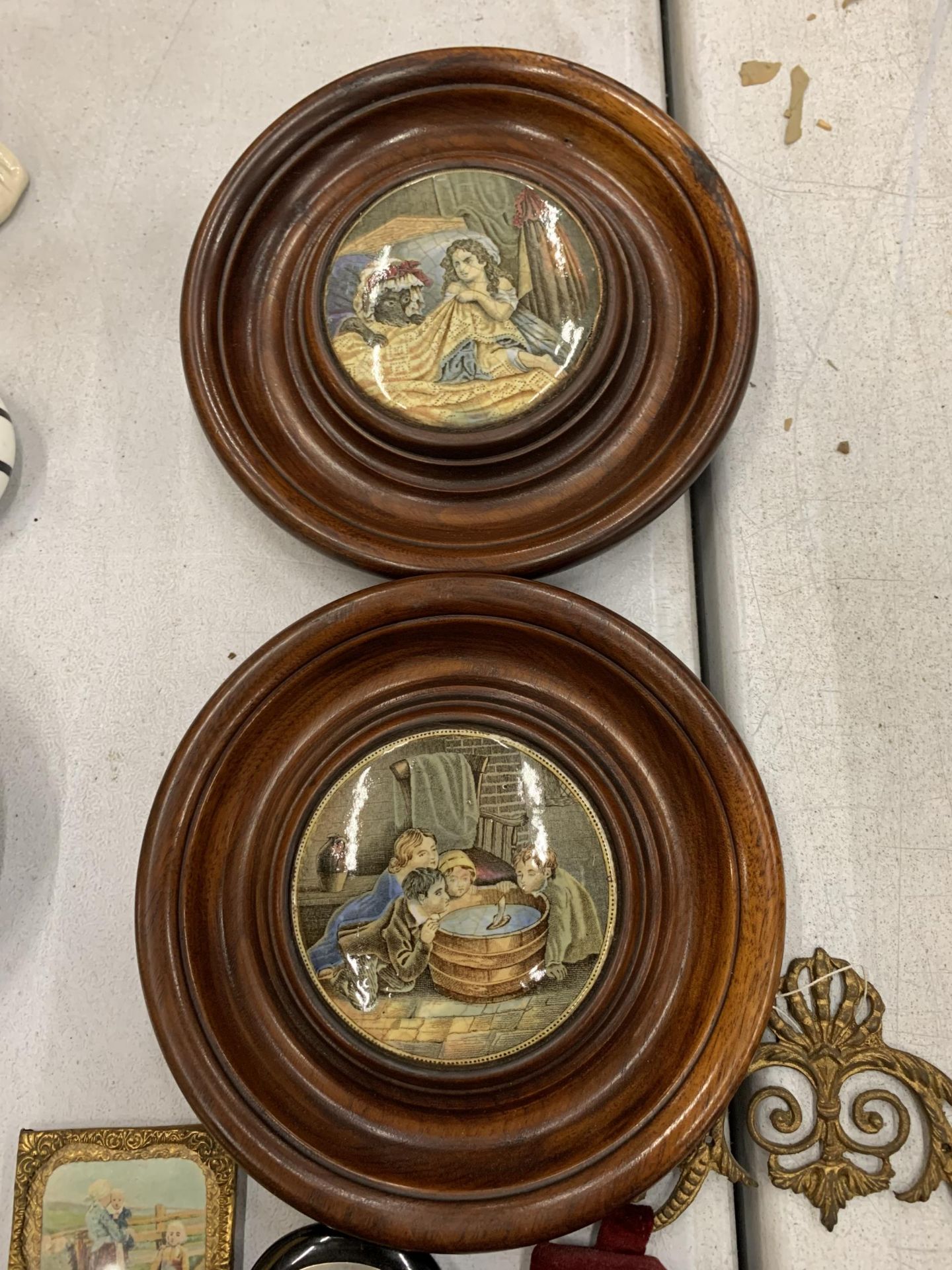 TWO PRATTWARE POT LIDS IN ROUND MAHOGANY FRAMES, IMPRESSED ON THE BACK WITH W. W. SMITH, PLUS A - Image 2 of 4